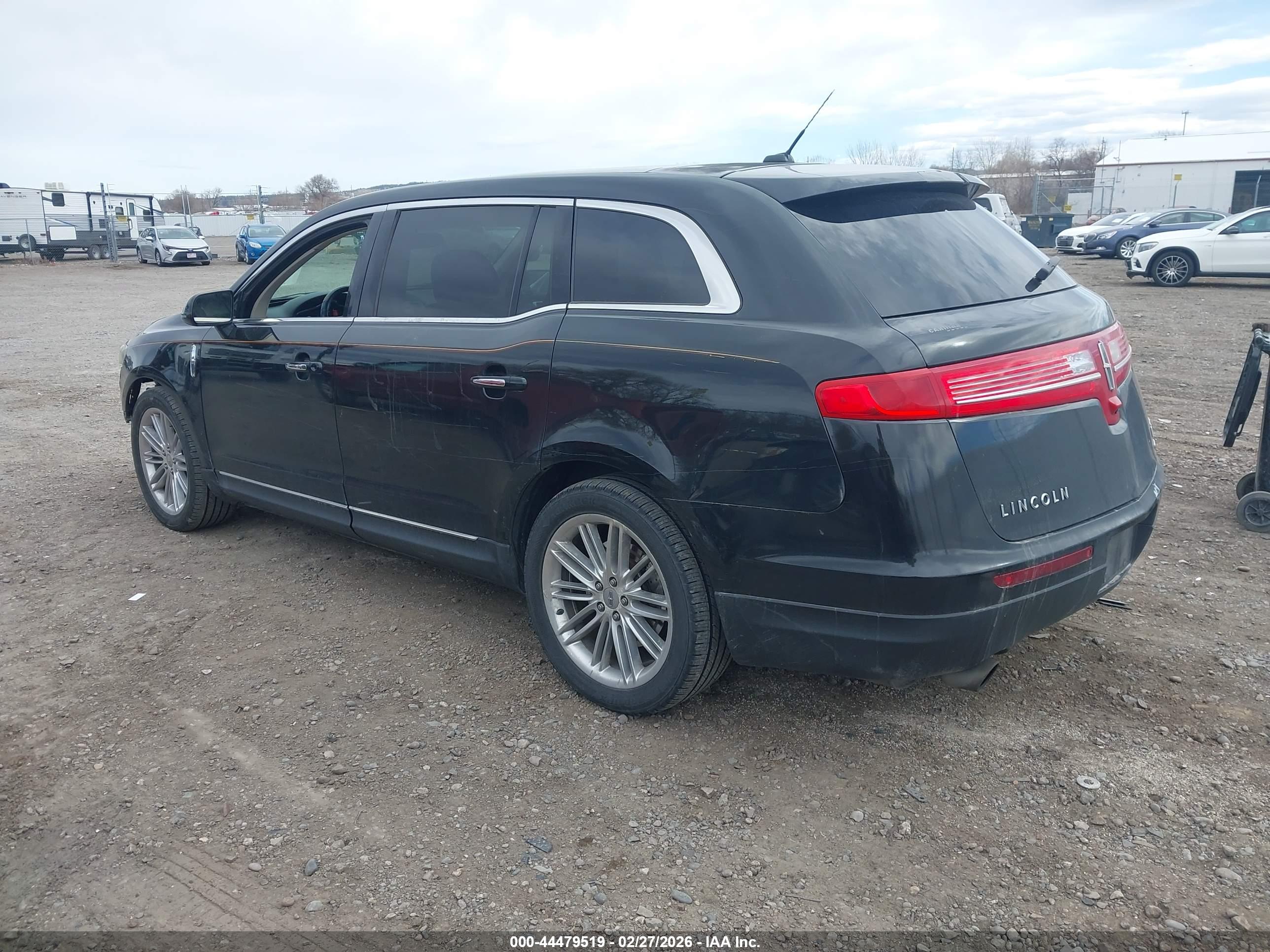 LINCOLN MKT image 3