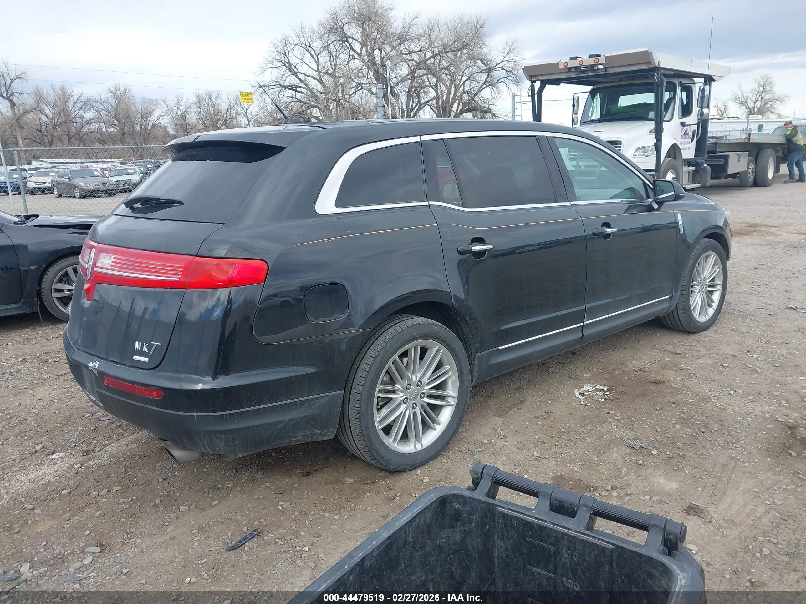 LINCOLN MKT image 4