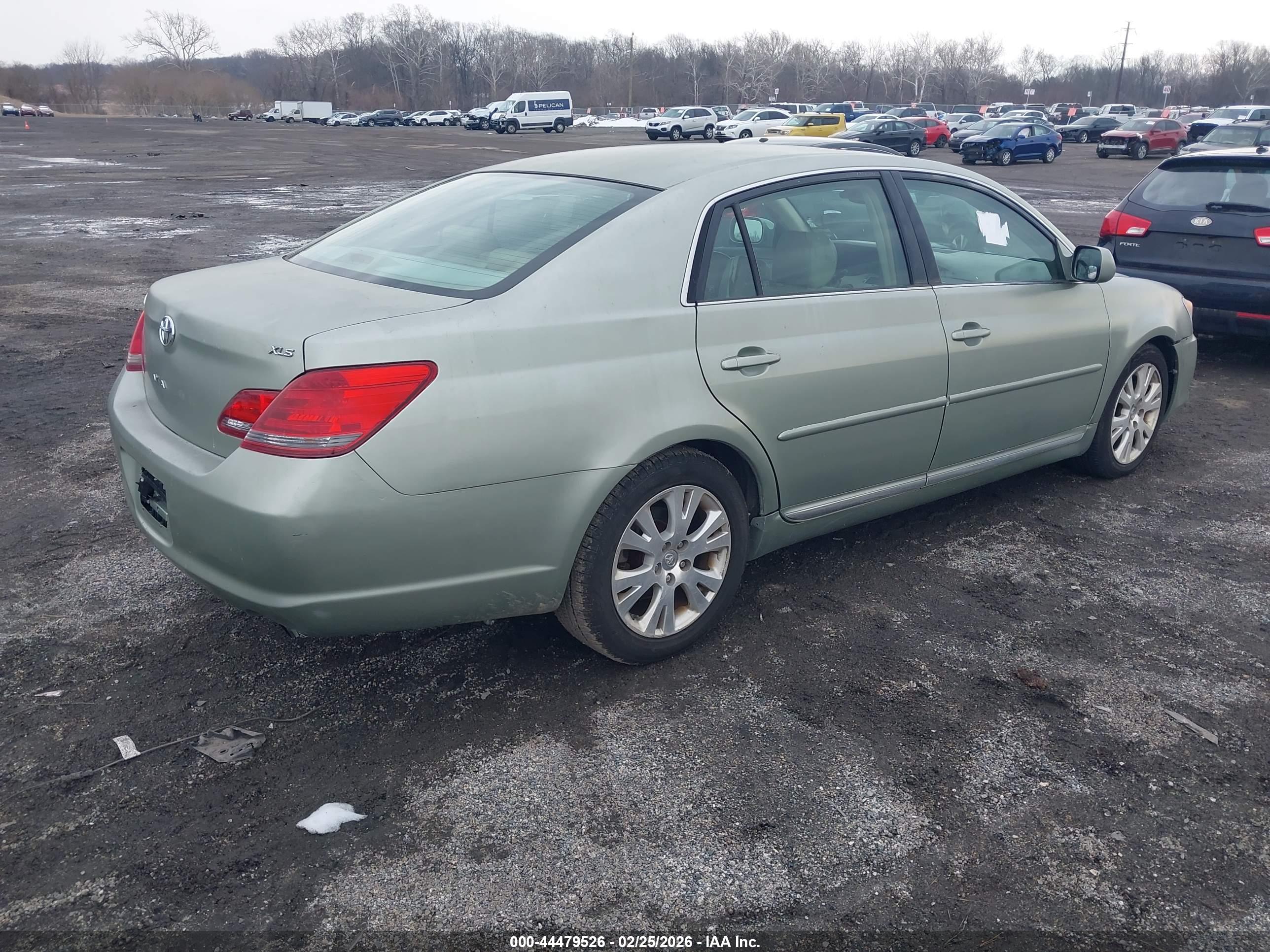 TOYOTA AVALON image 4