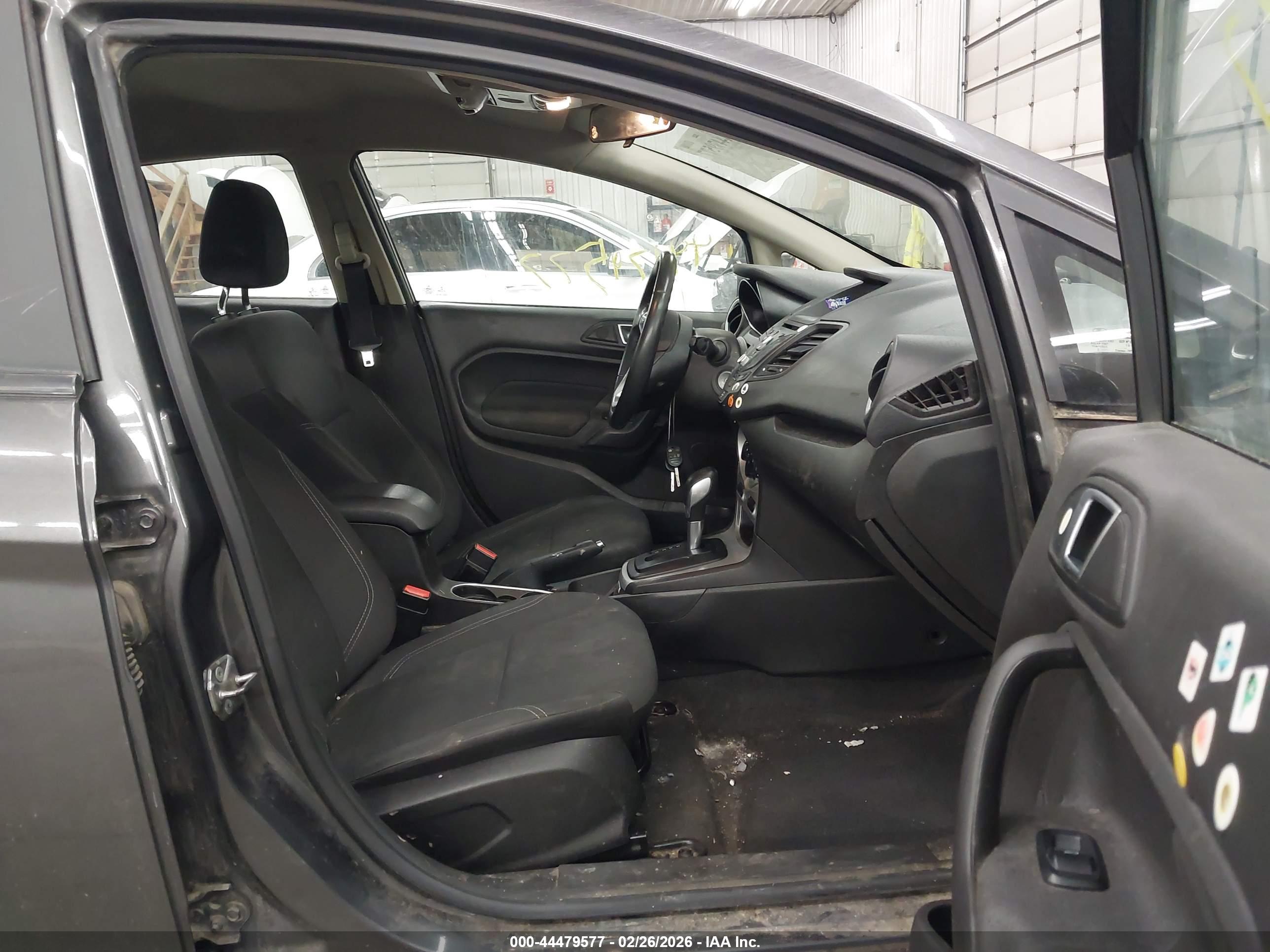 FORD FIESTA image 5