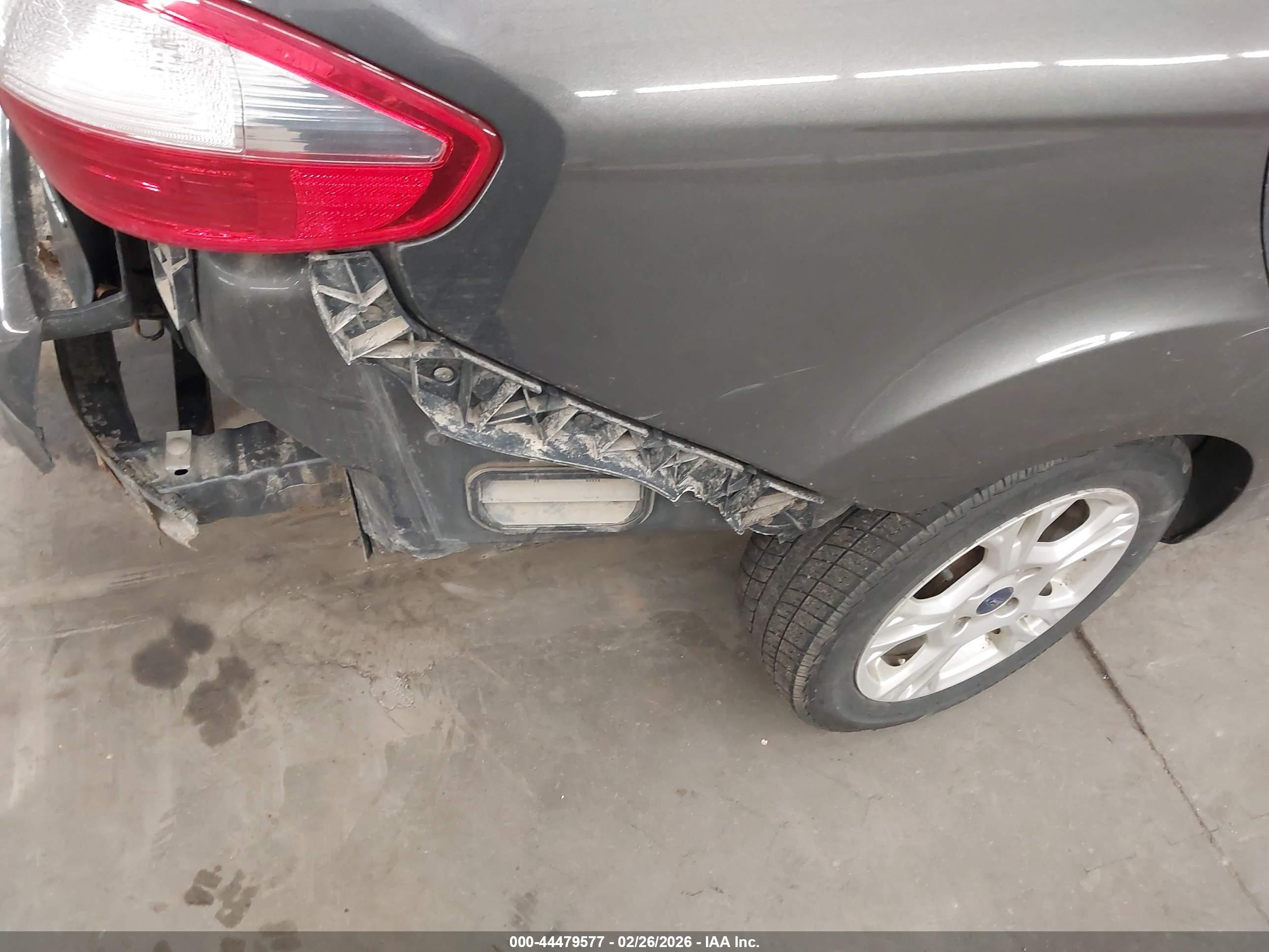 FORD FIESTA image 6