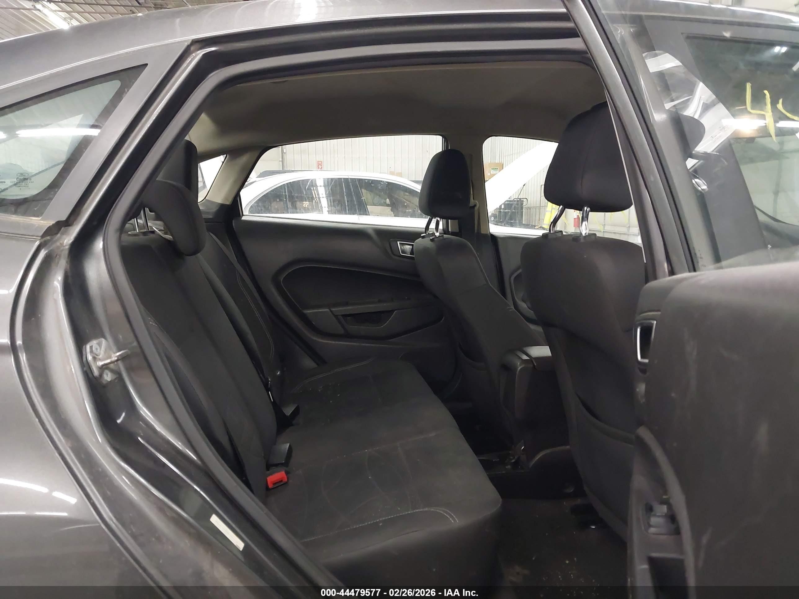 FORD FIESTA image 8