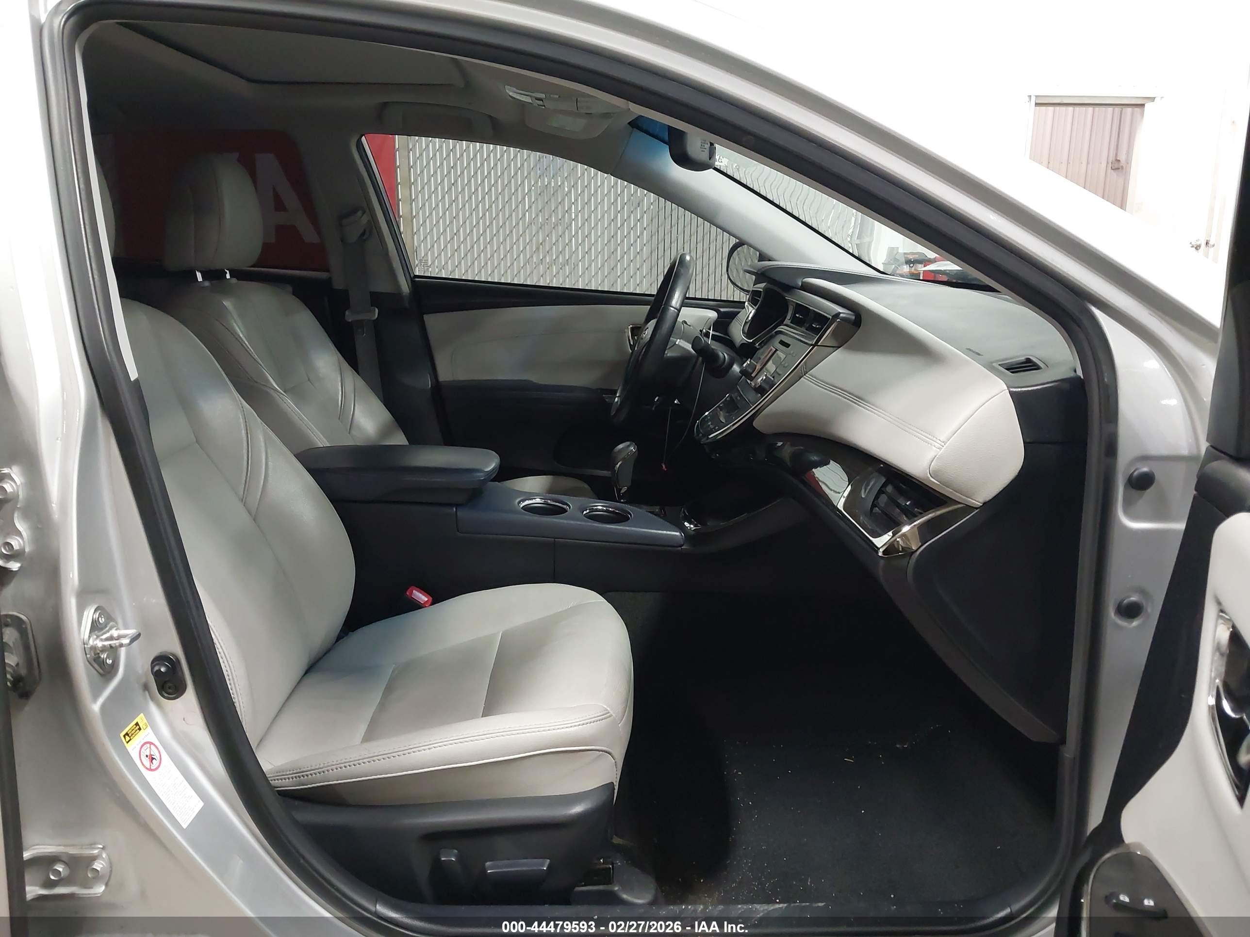 TOYOTA AVALON image 5