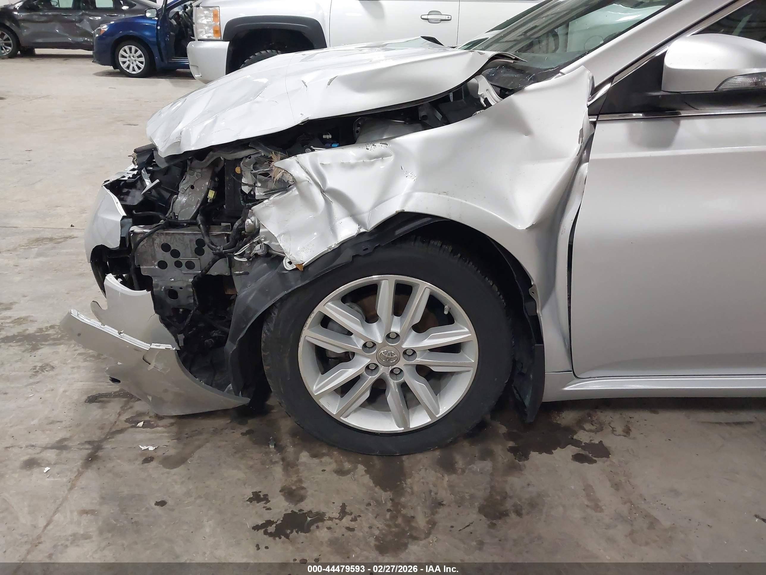 TOYOTA AVALON image 6