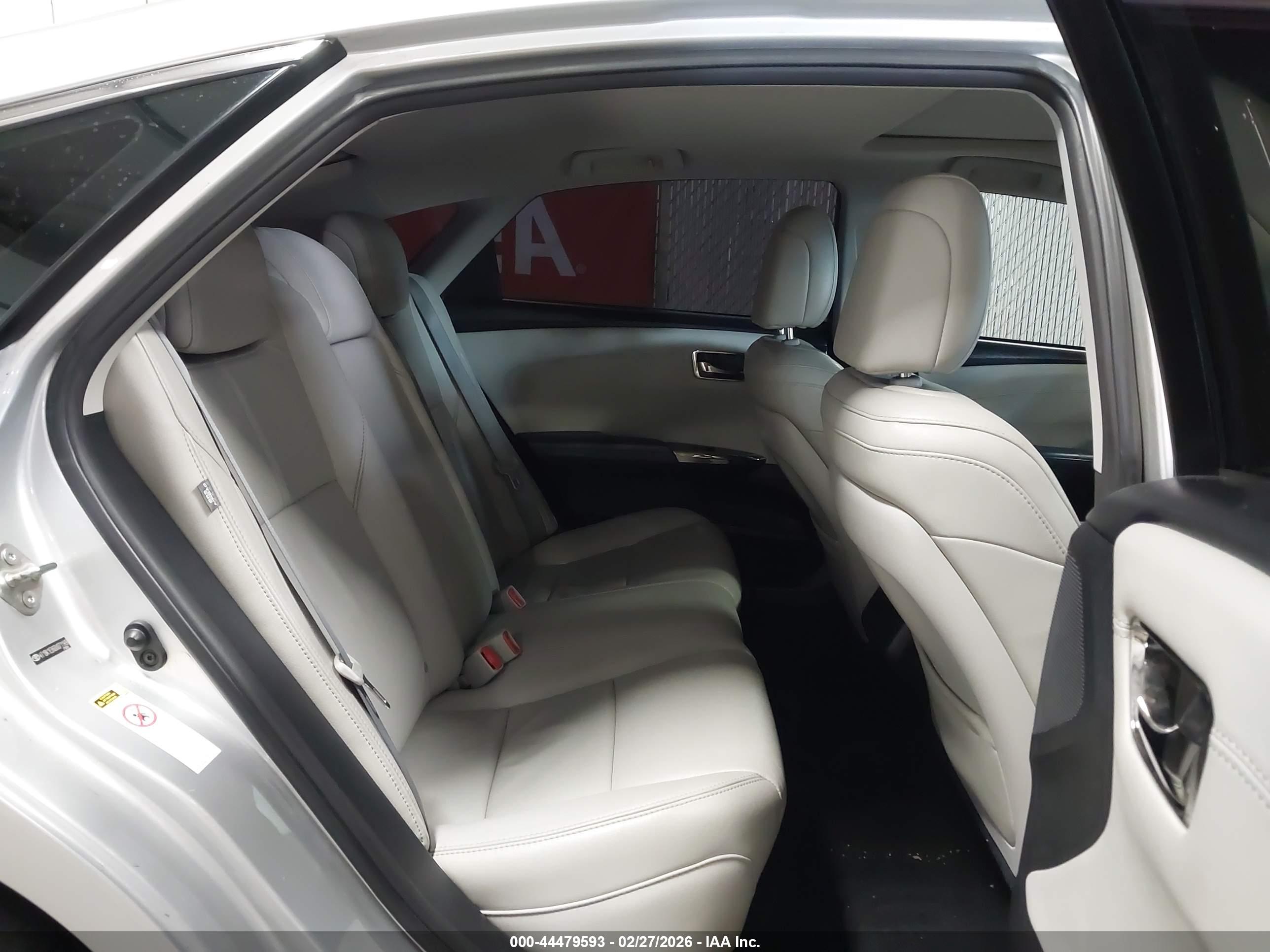 TOYOTA AVALON image 8