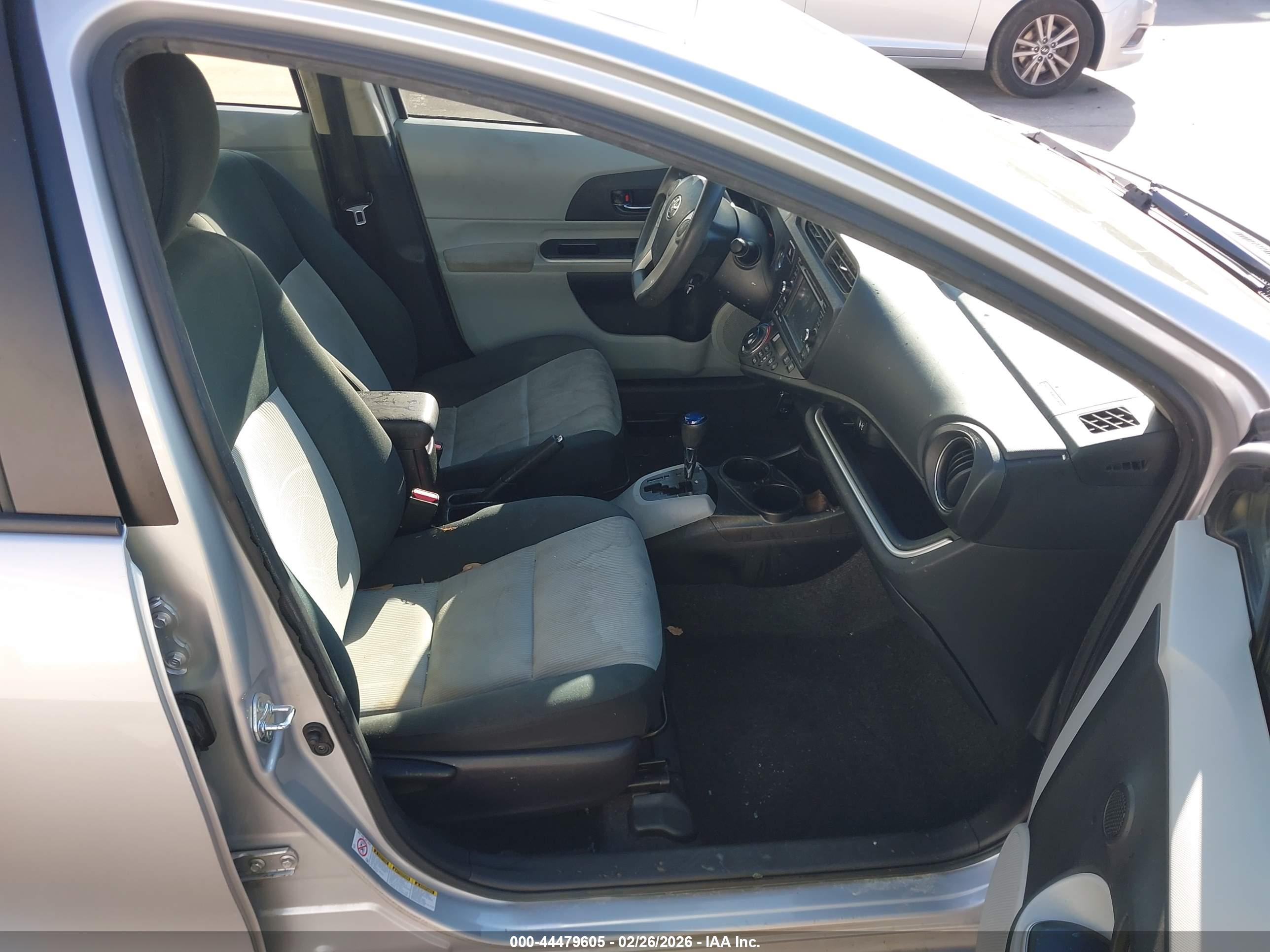 TOYOTA PRIUS image 5
