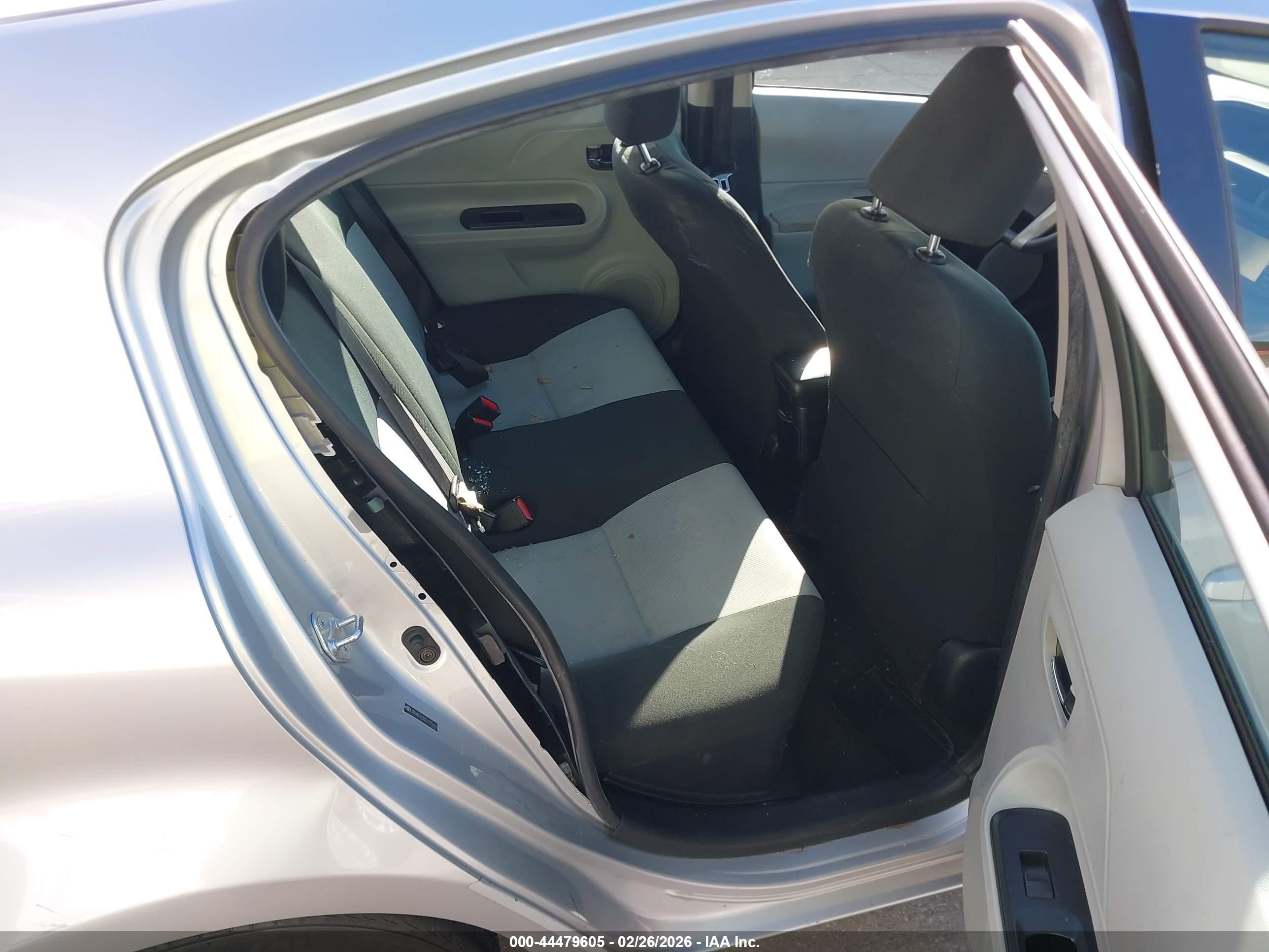 TOYOTA PRIUS image 8