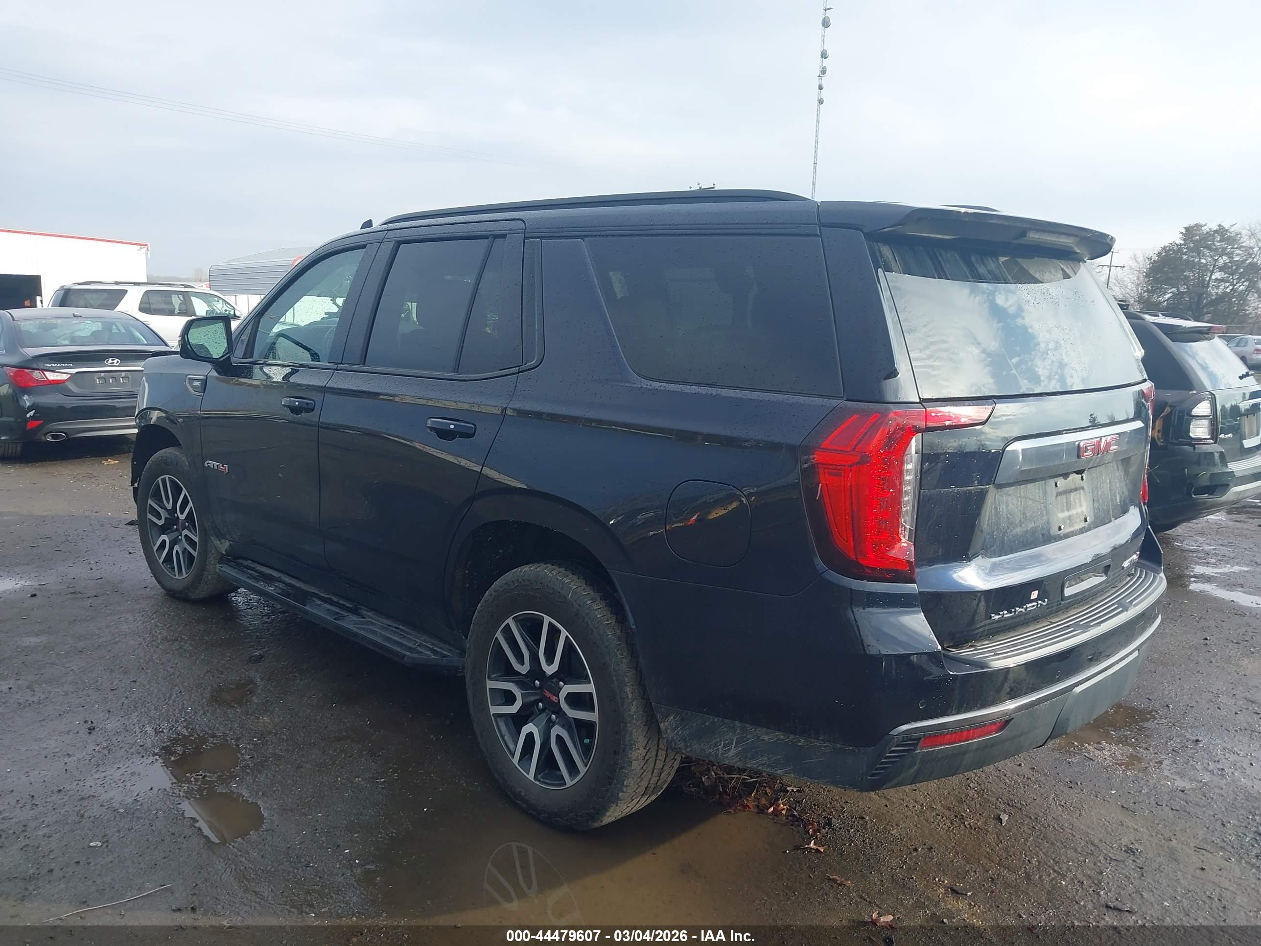 GMC YUKON image 3