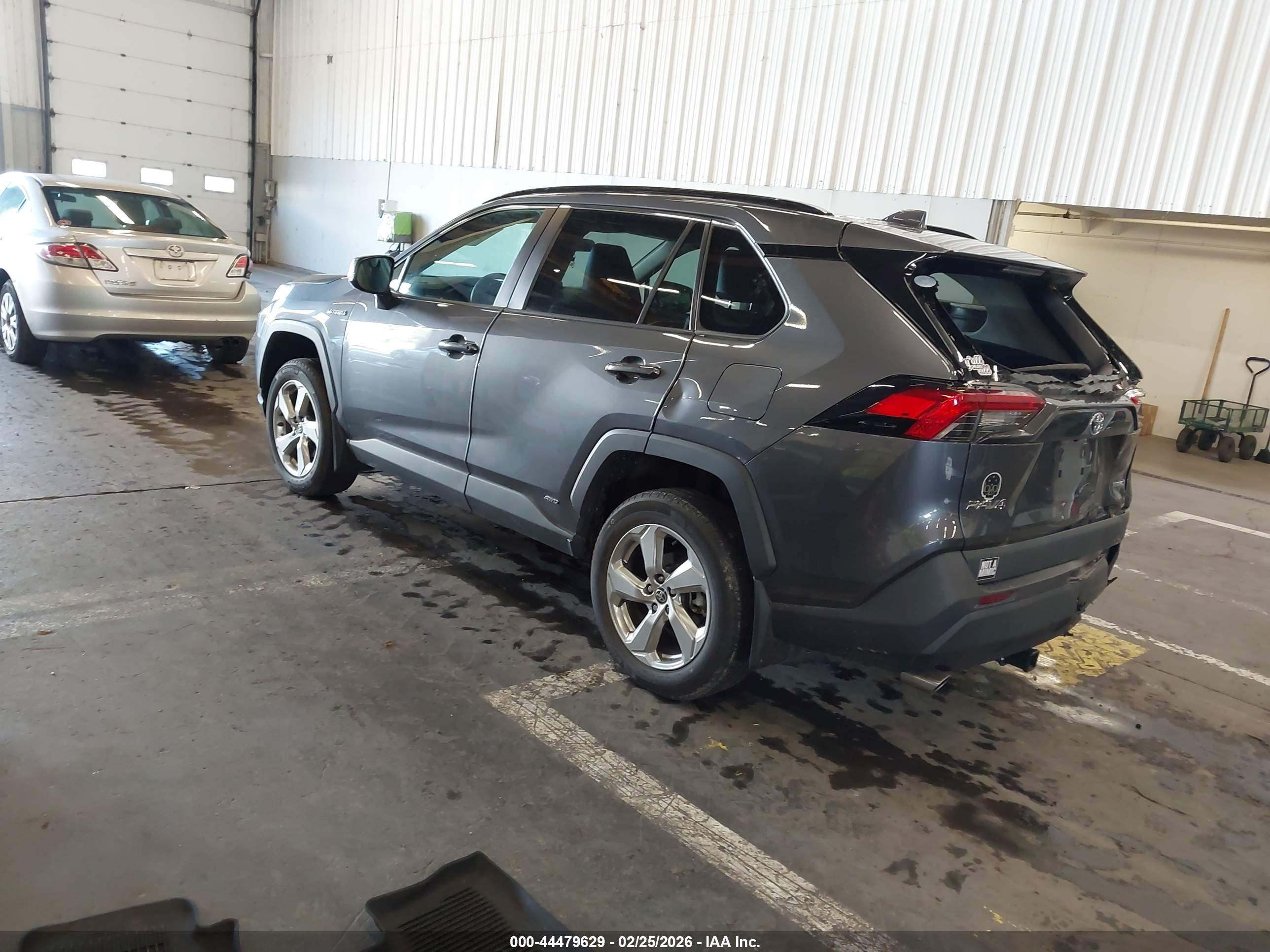 TOYOTA RAV4 image 3