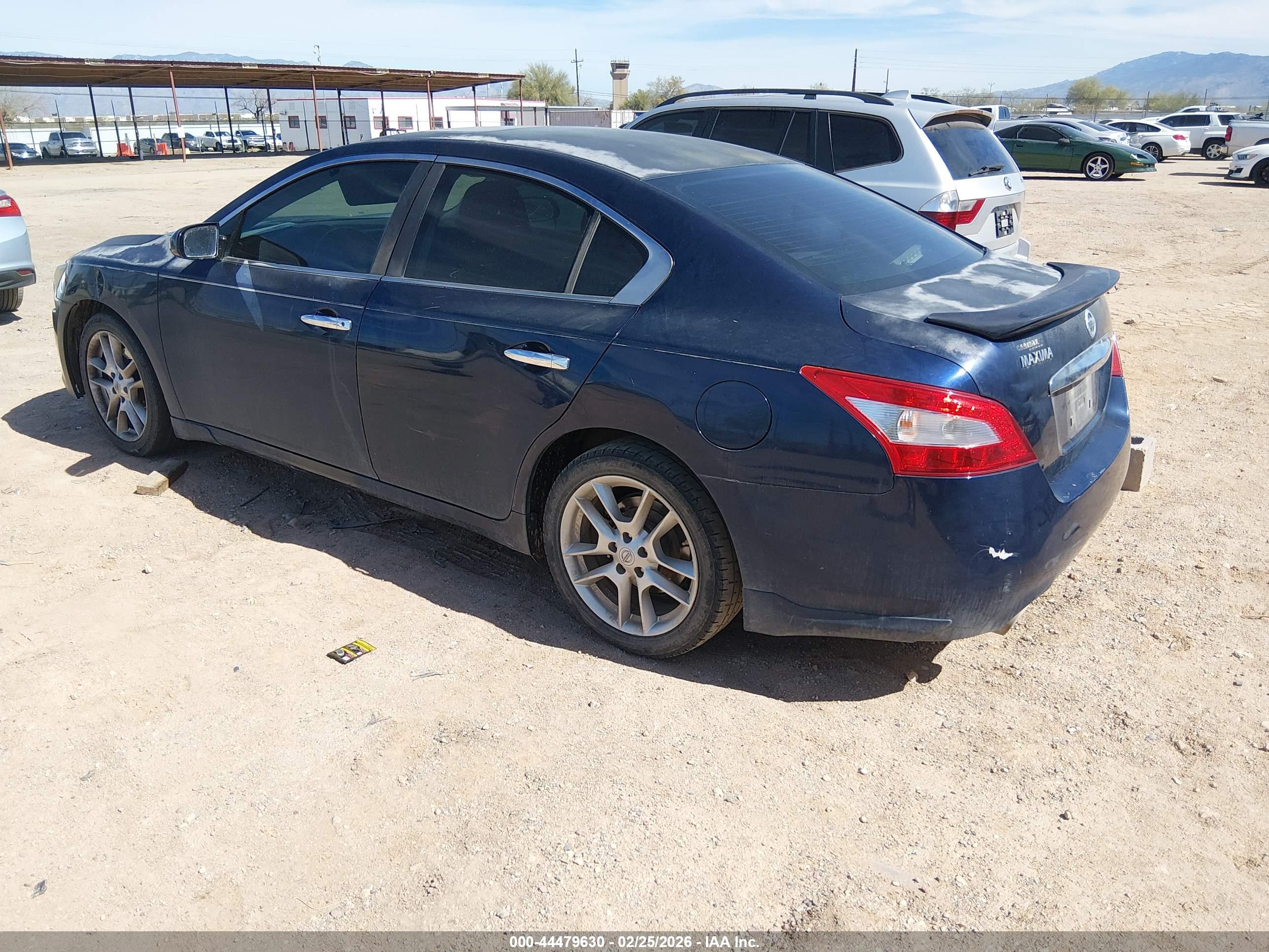 NISSAN MAXIMA image 3