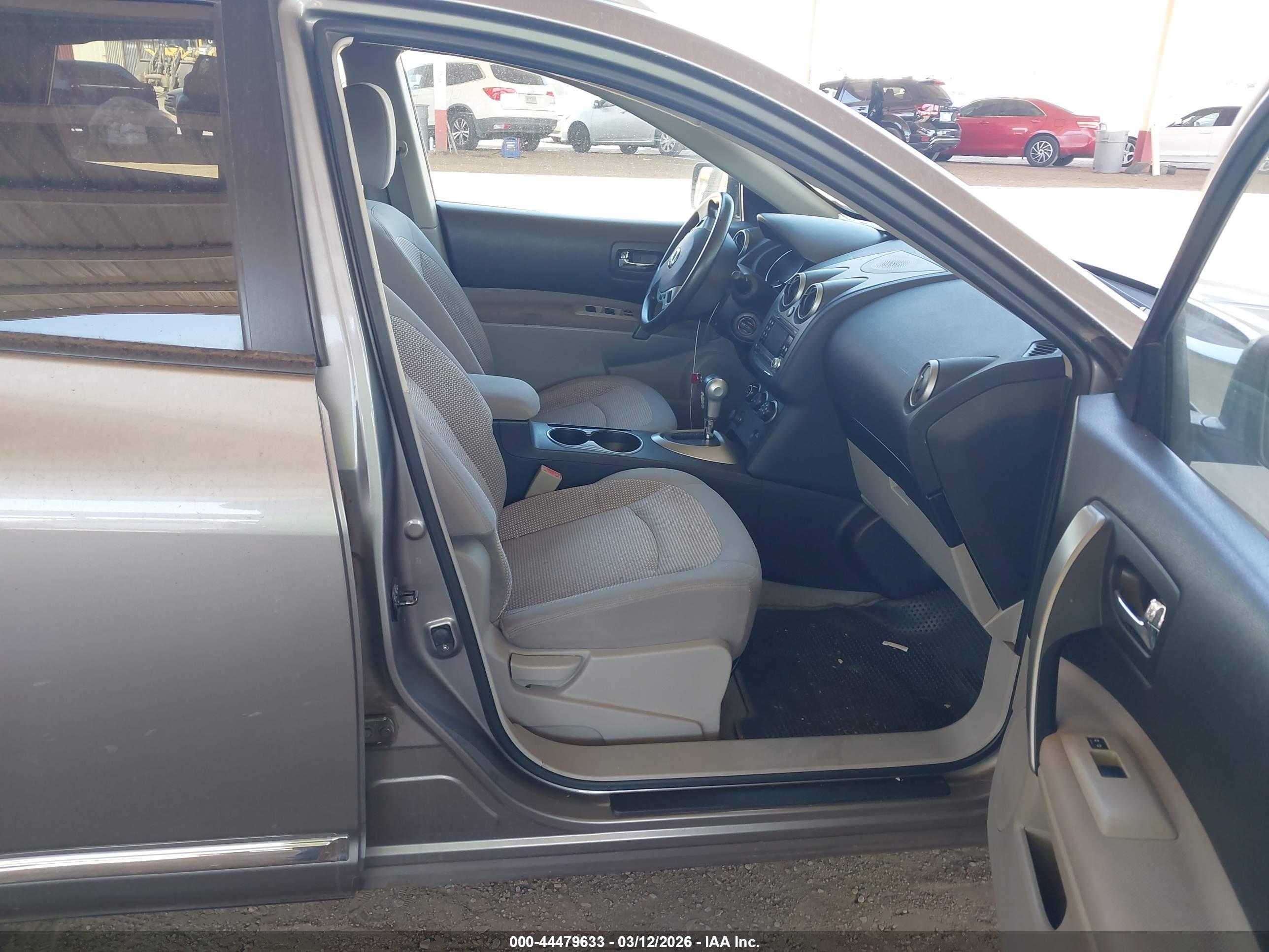 NISSAN ROGUE image 8