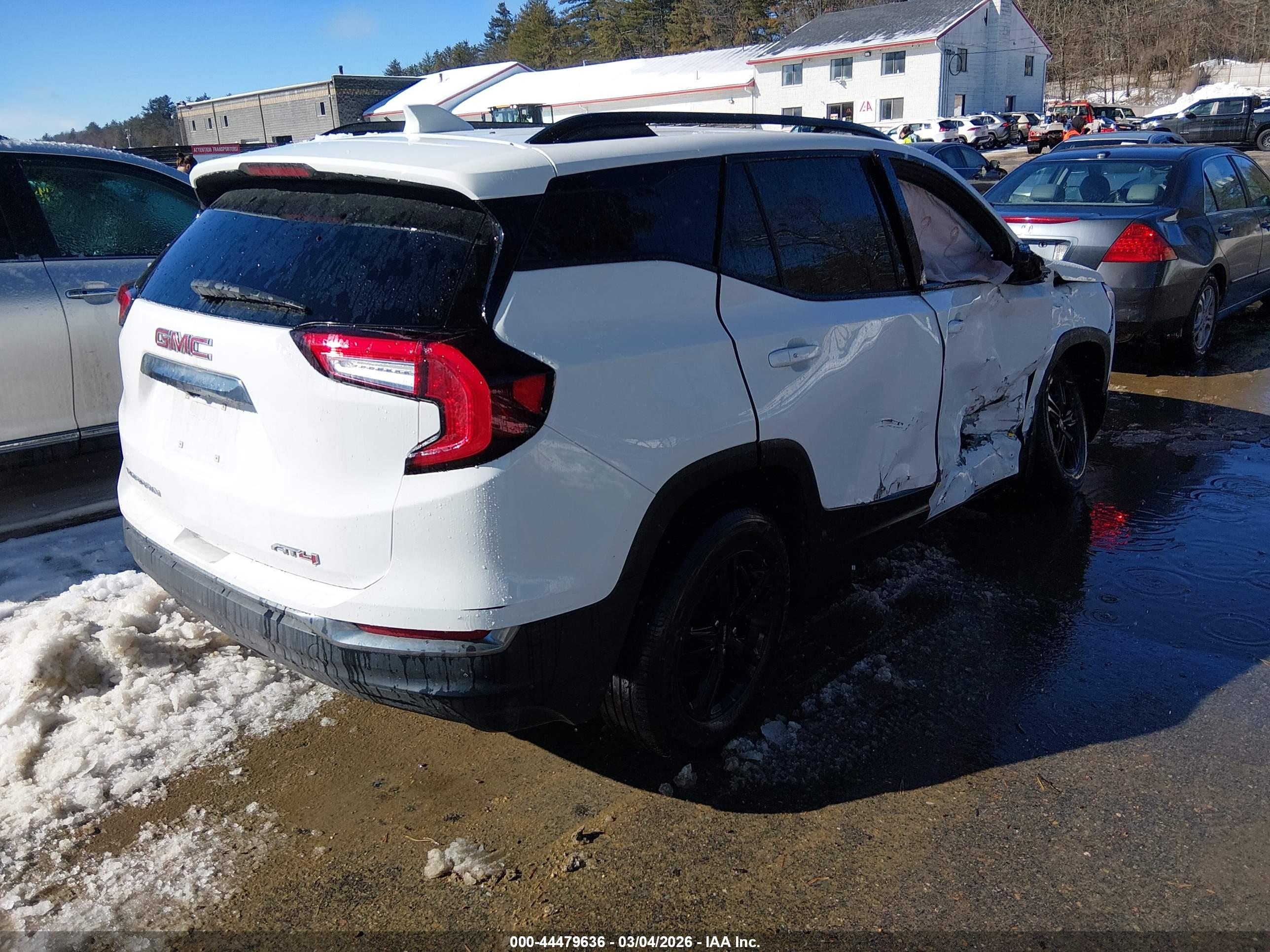 GMC TERRAIN image 4