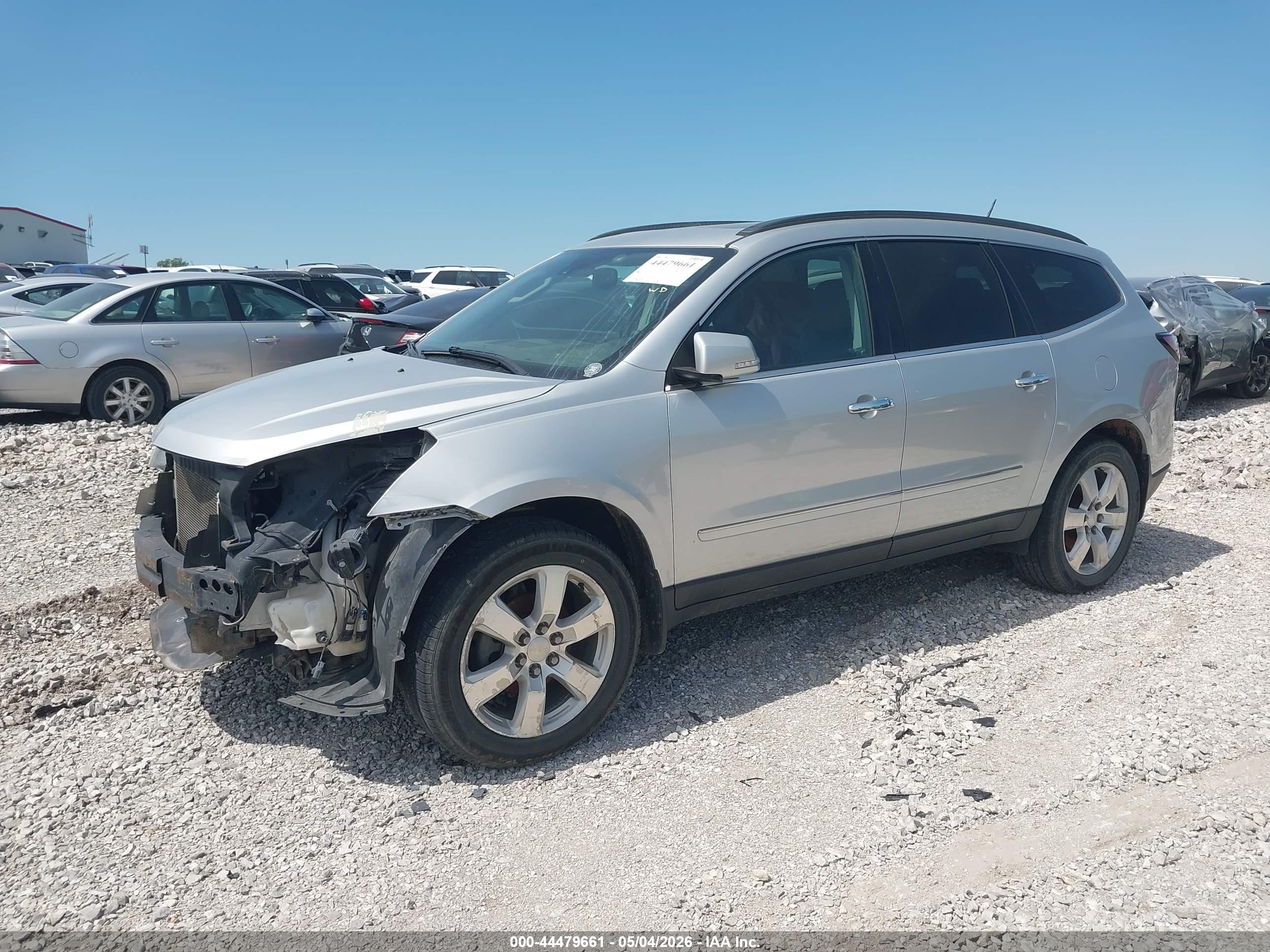 CHEVROLET TRAVERSE image 2
