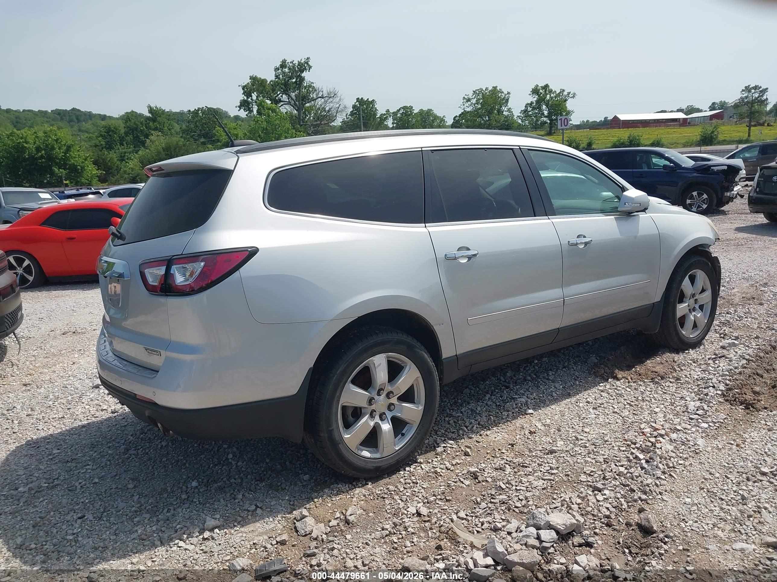 CHEVROLET TRAVERSE image 4