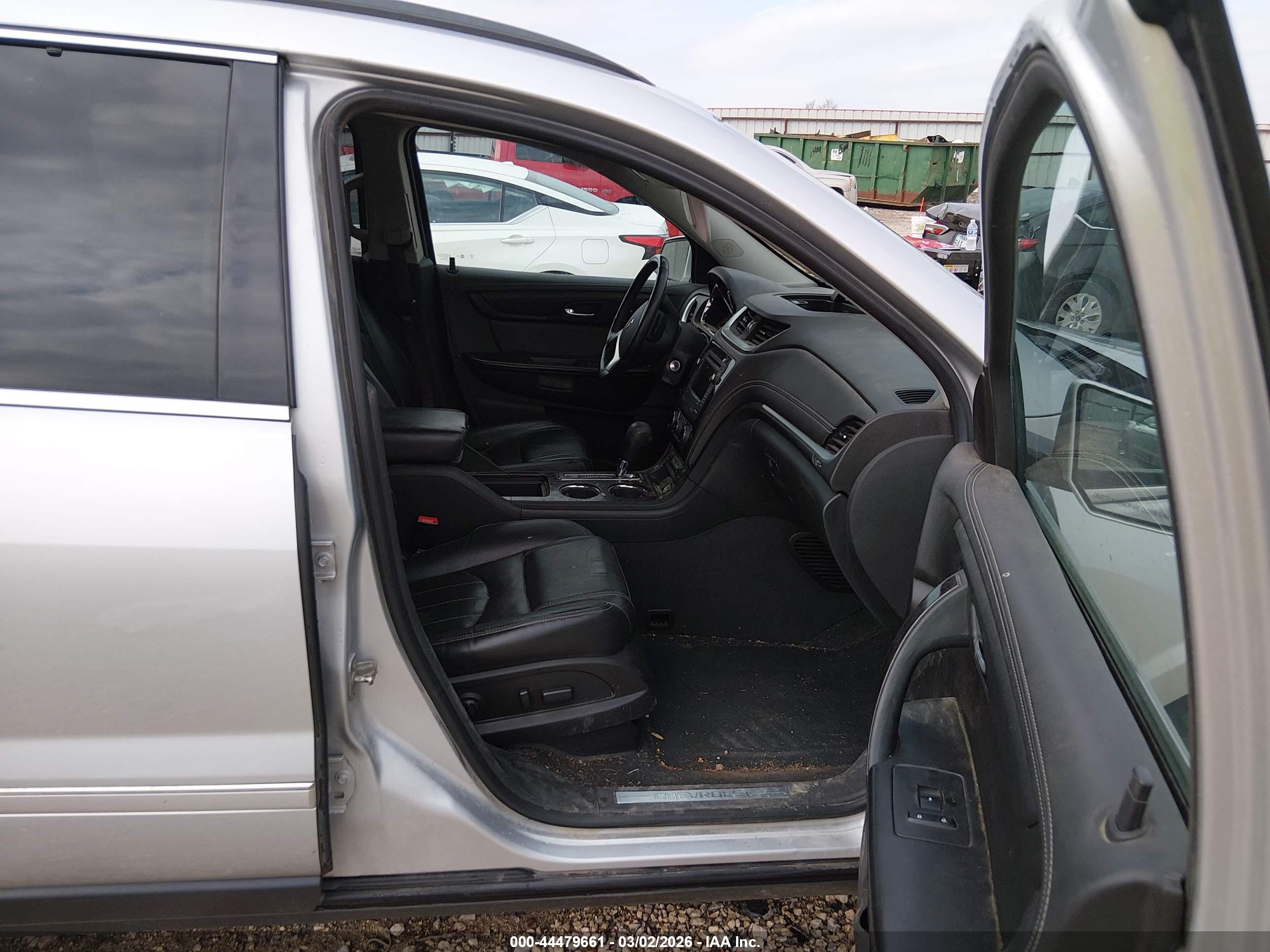 CHEVROLET TRAVERSE image 5