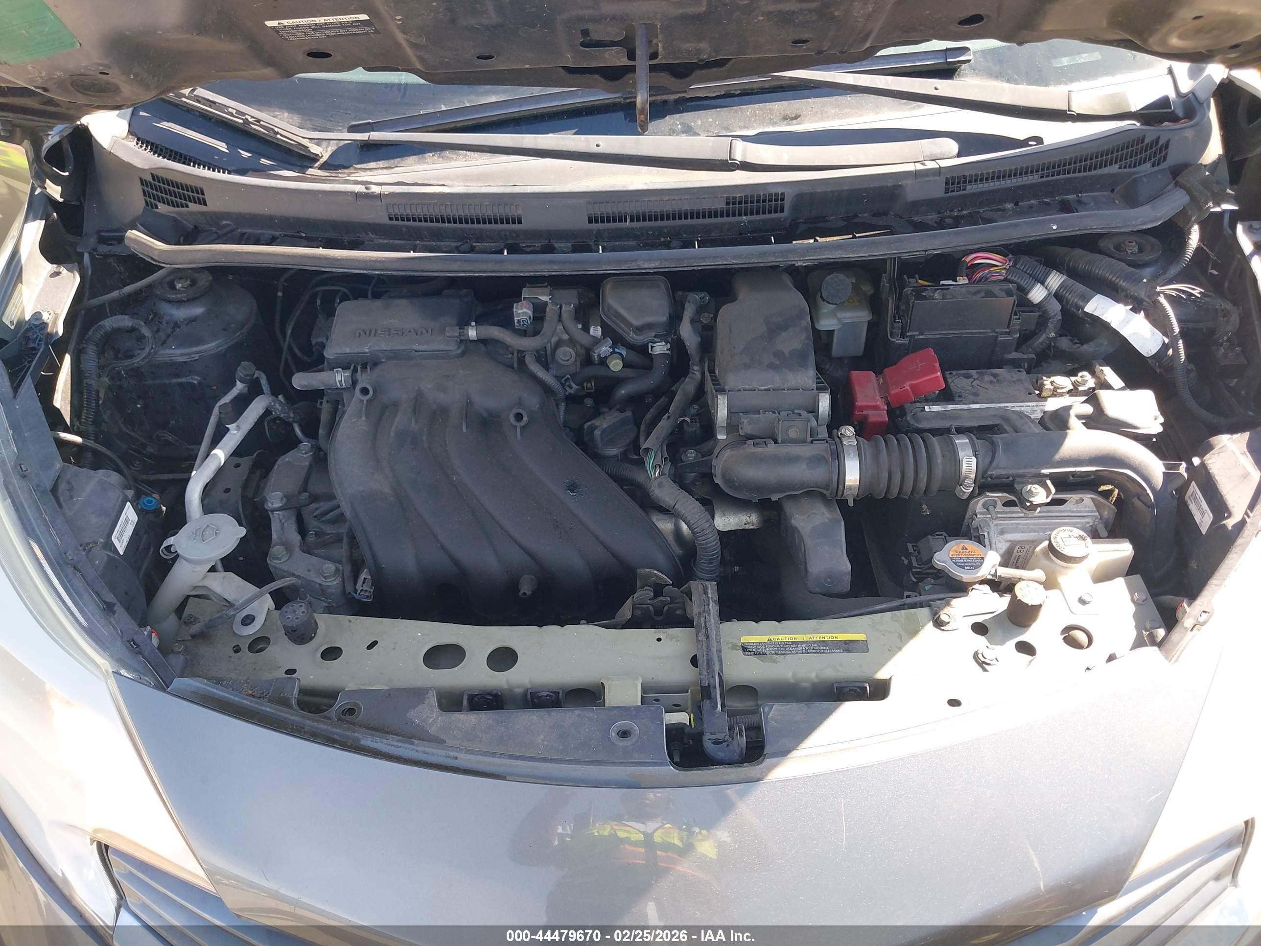 NISSAN VERSA image 10
