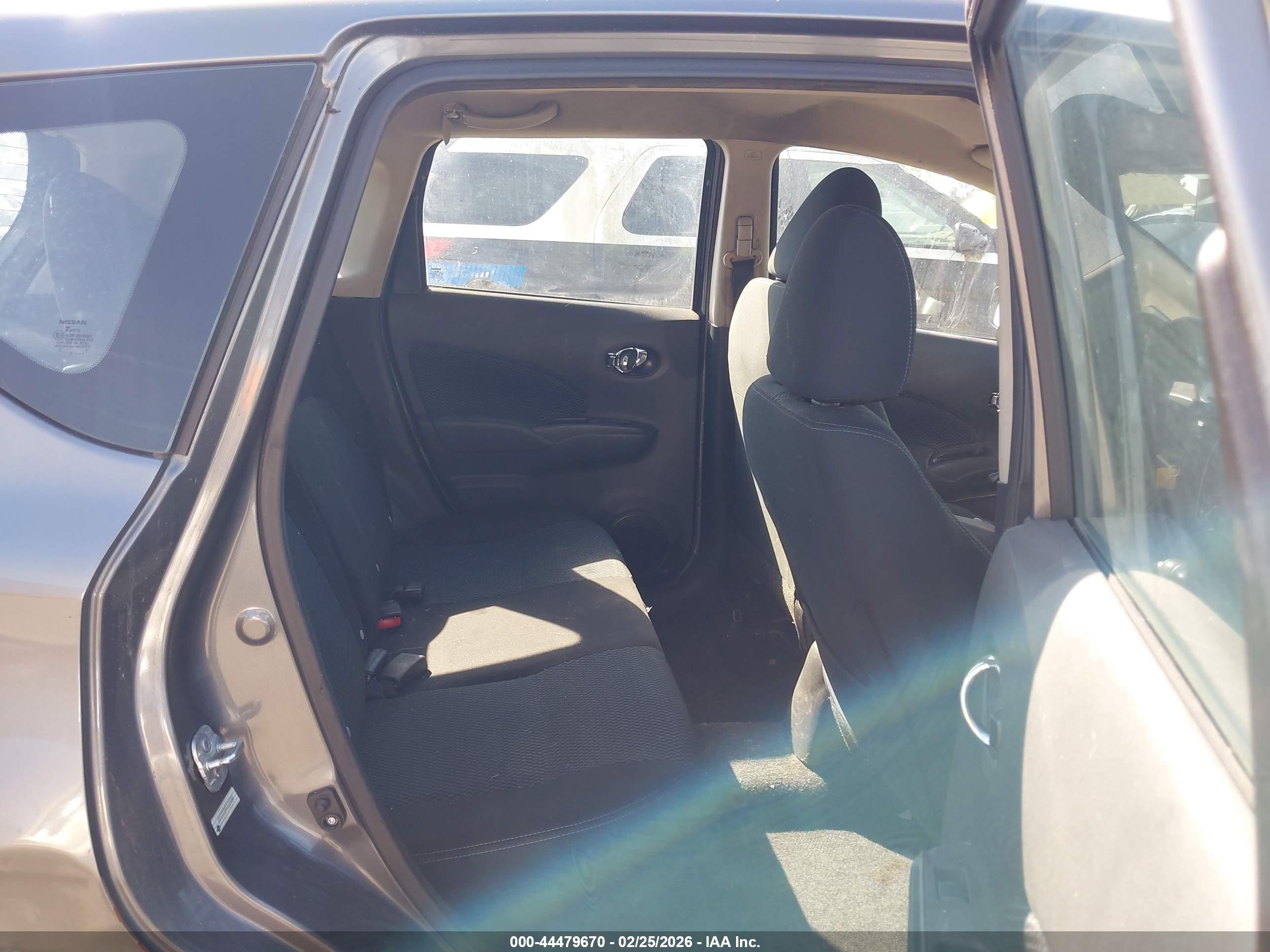 NISSAN VERSA image 8