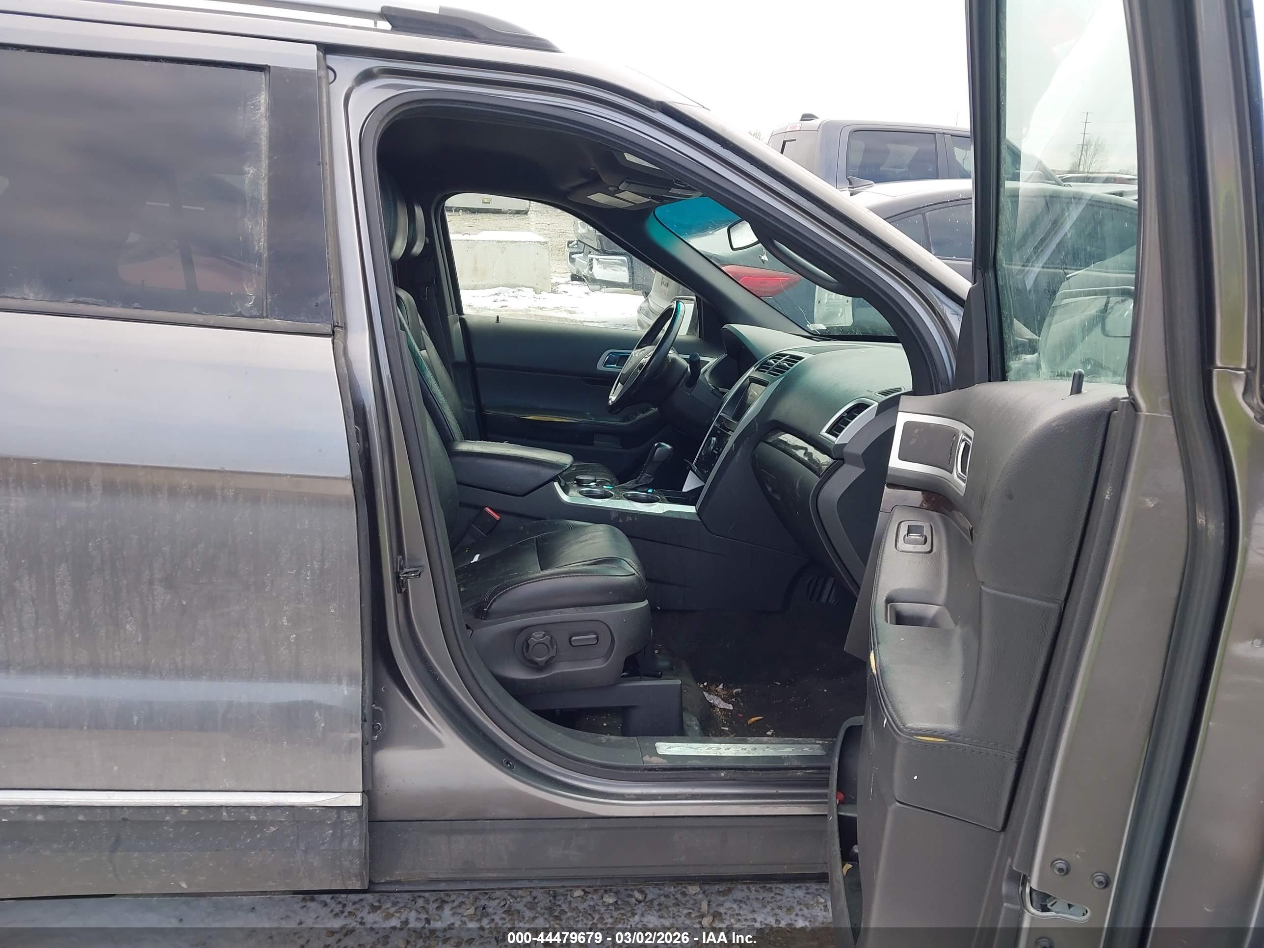 FORD EXPLORER image 5