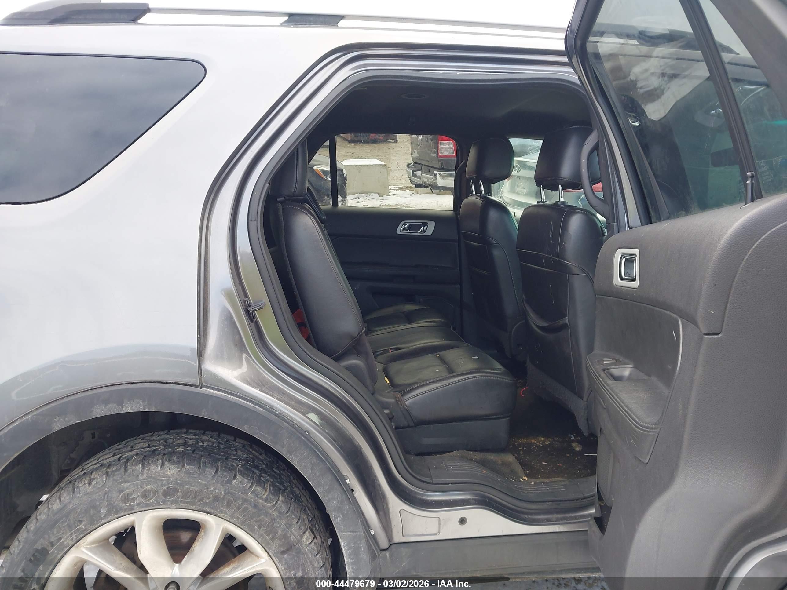 FORD EXPLORER image 8