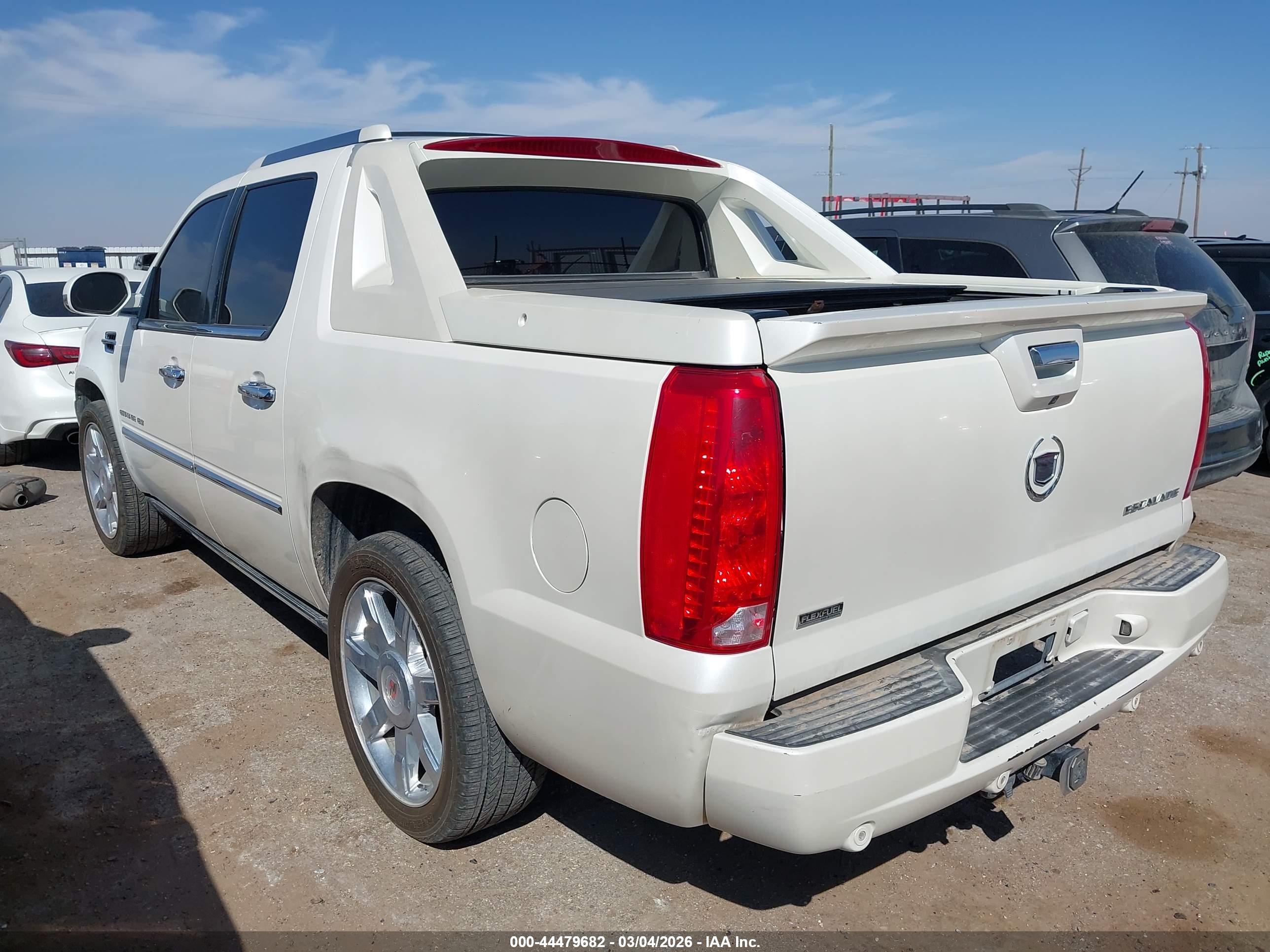 CADILLAC ESCALADE image 3