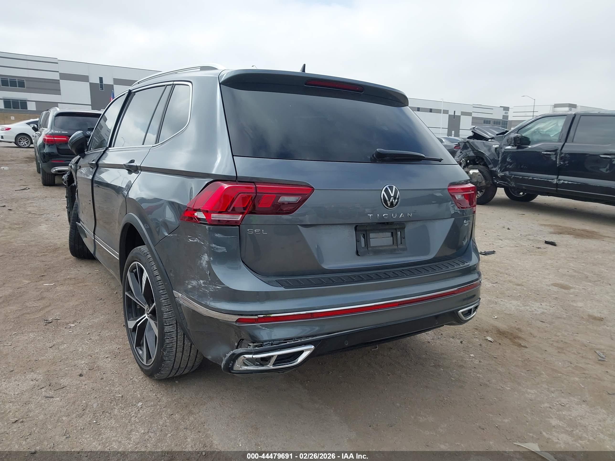 VOLKSWAGEN TIGUAN image 3
