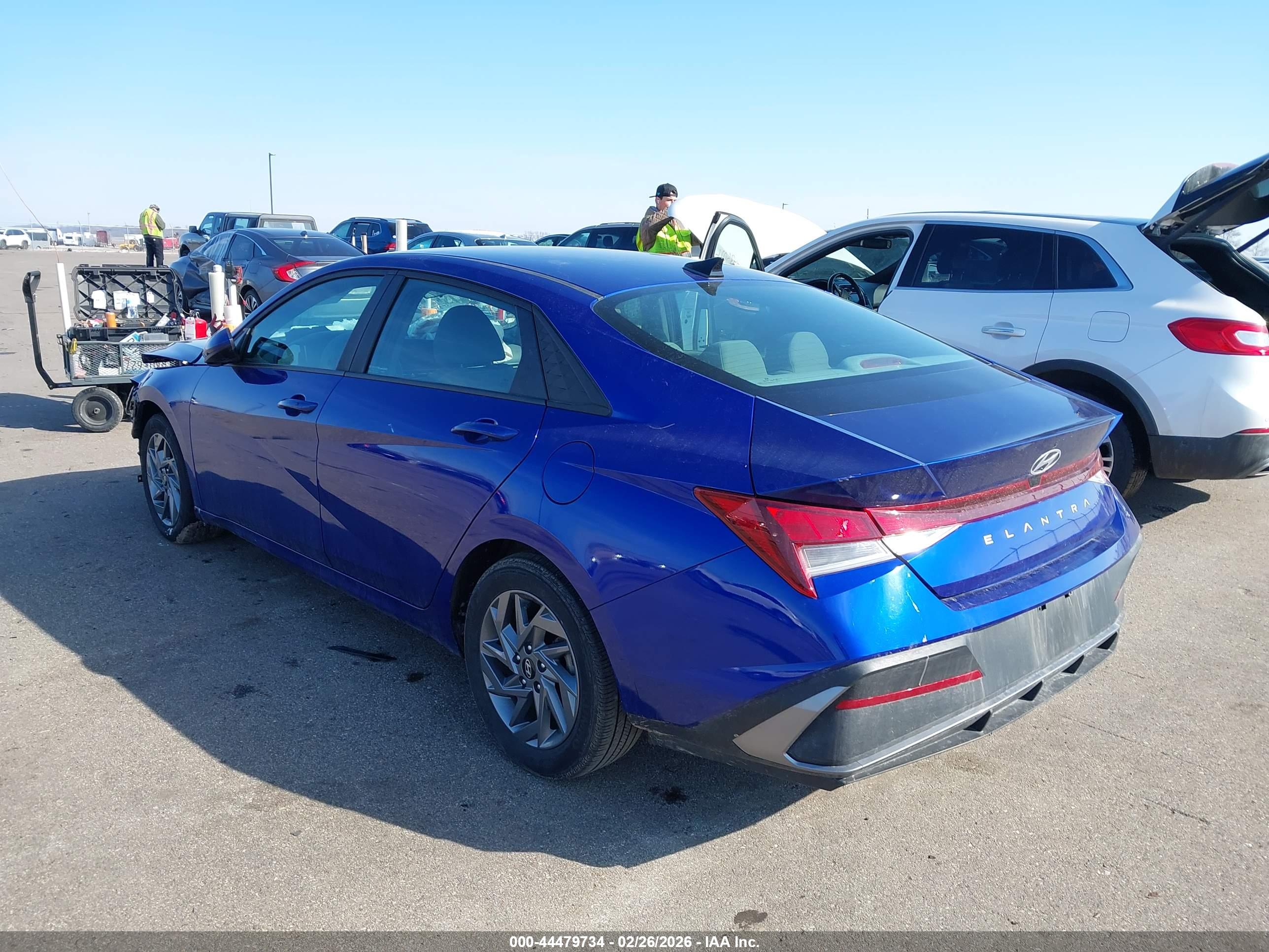 HYUNDAI ELANTRA image 3
