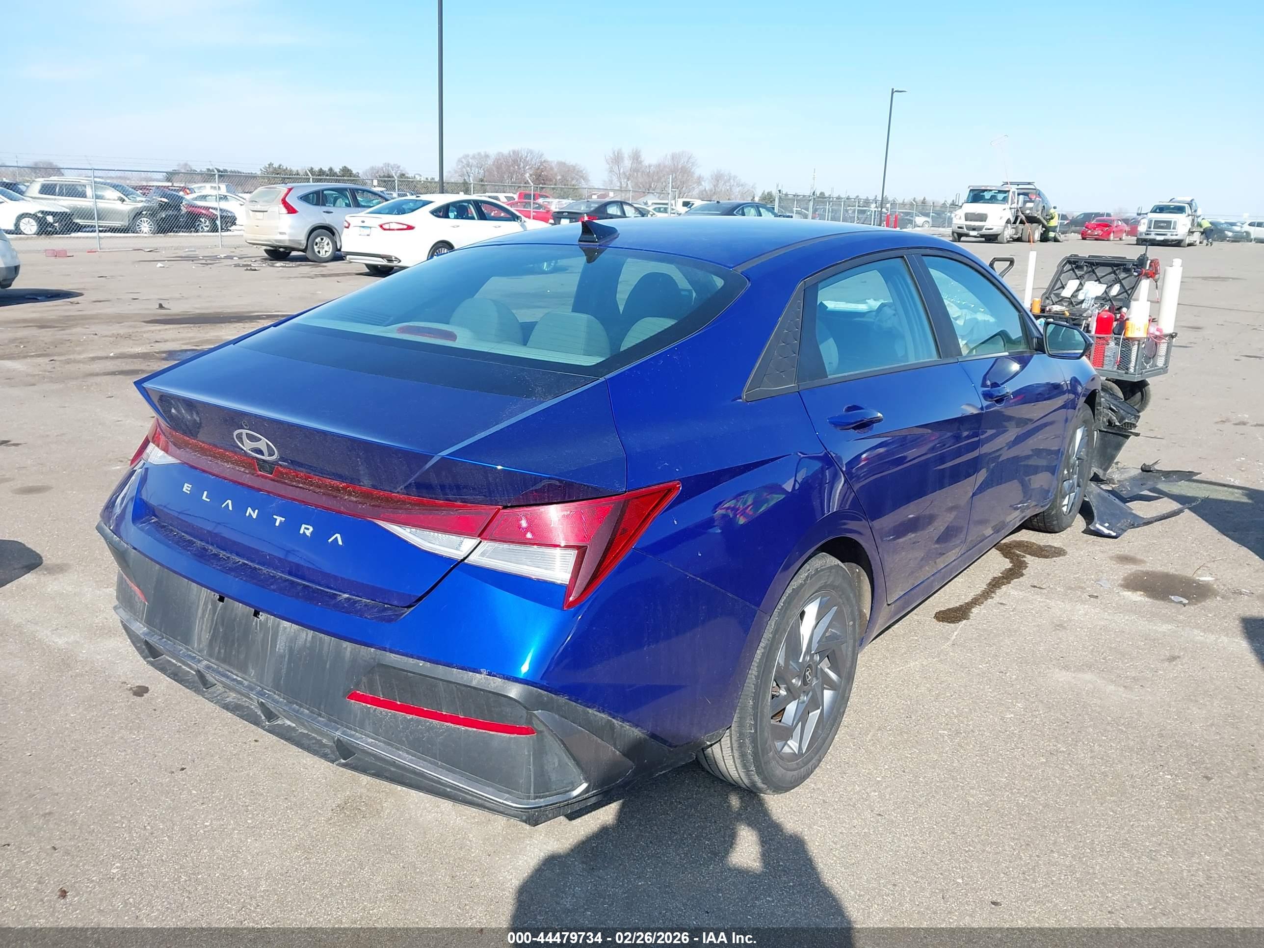 HYUNDAI ELANTRA image 4