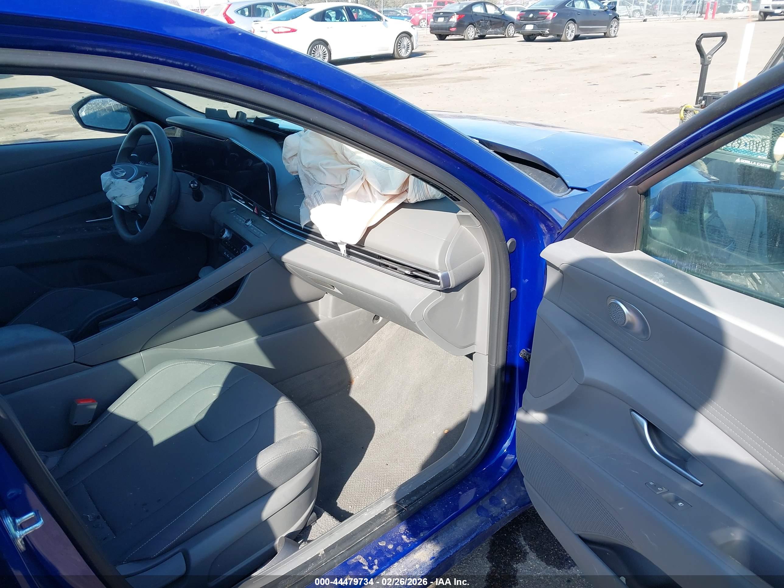 HYUNDAI ELANTRA image 5