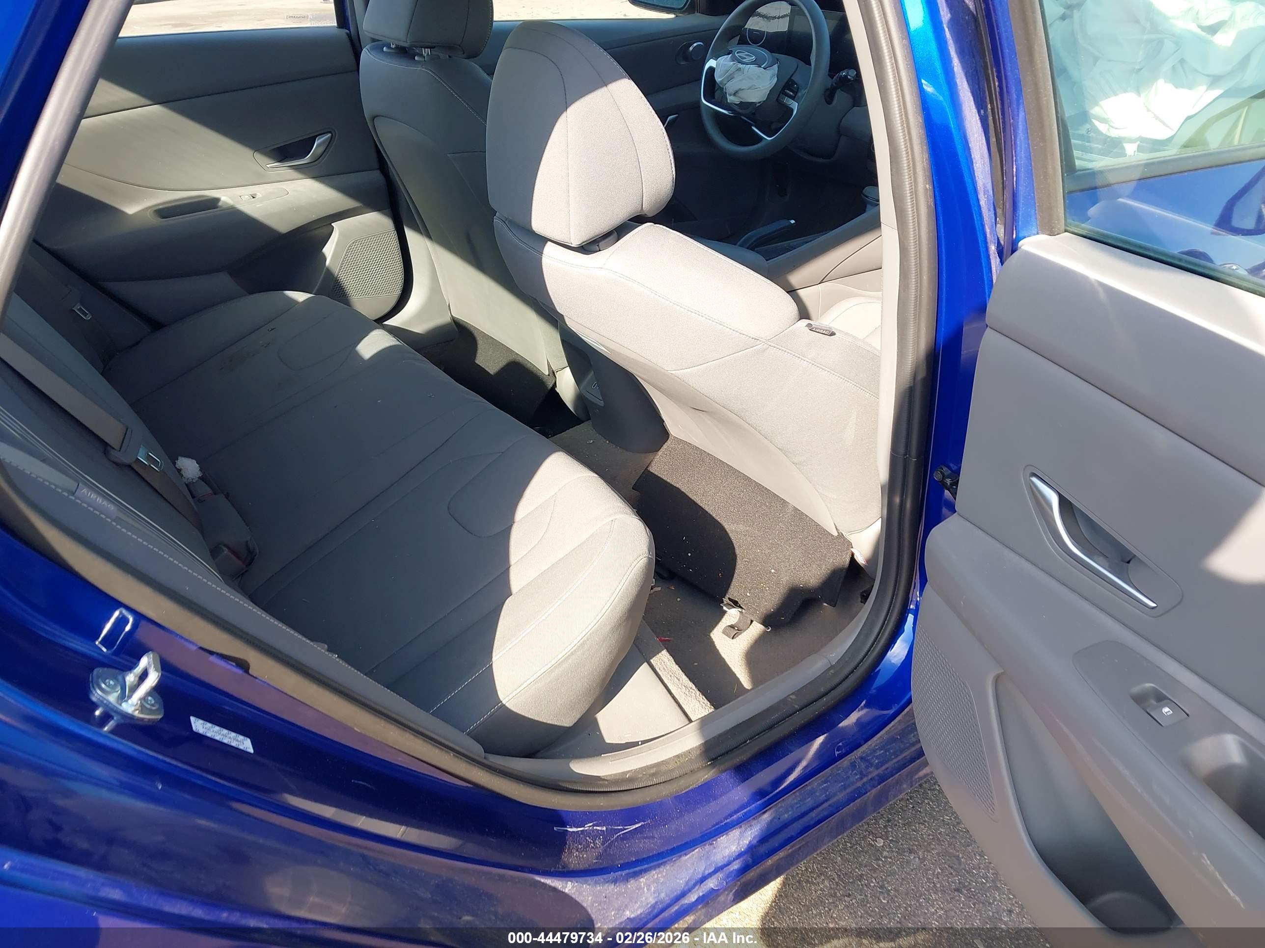 HYUNDAI ELANTRA image 8