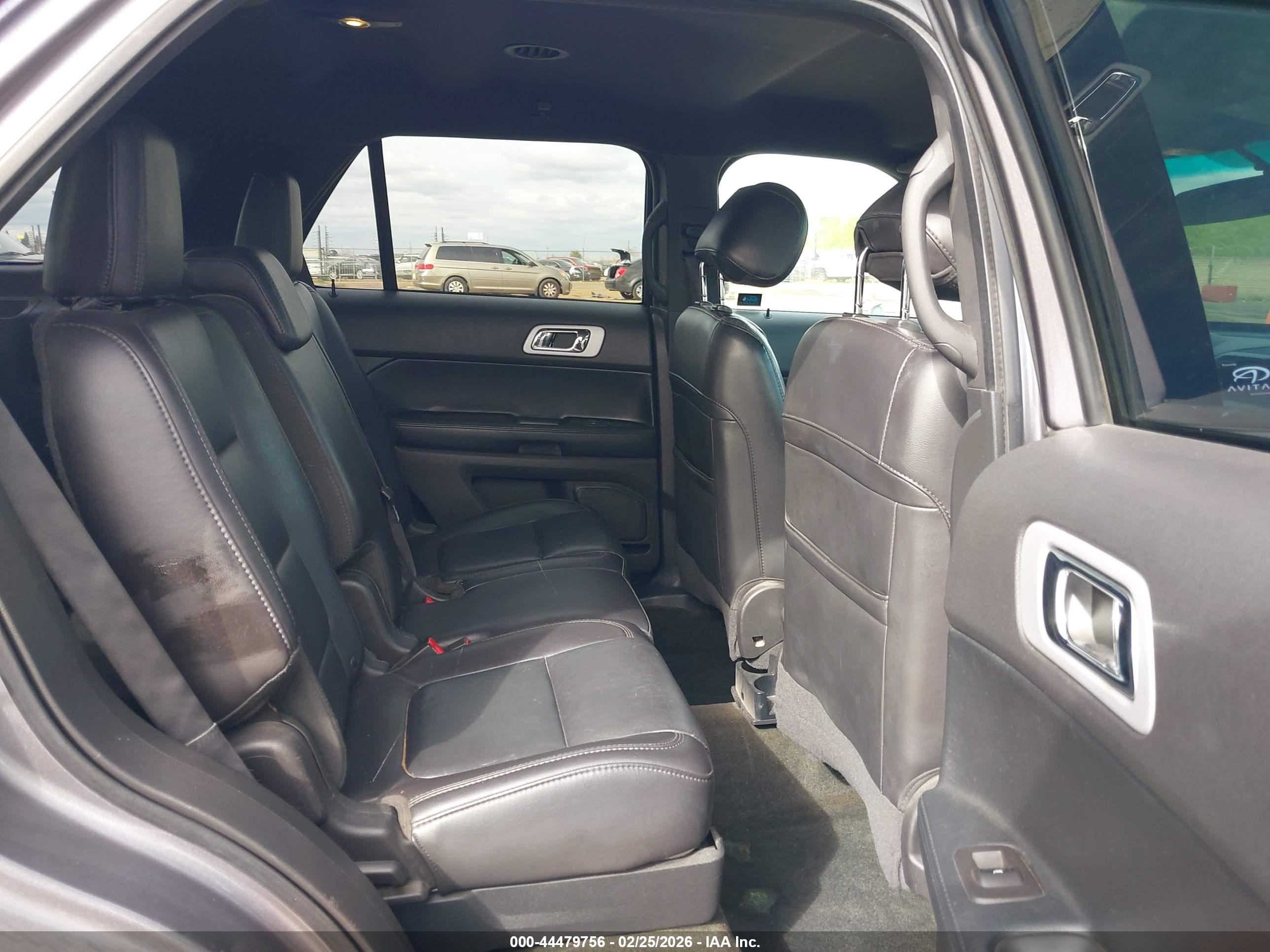 FORD EXPLORER image 8