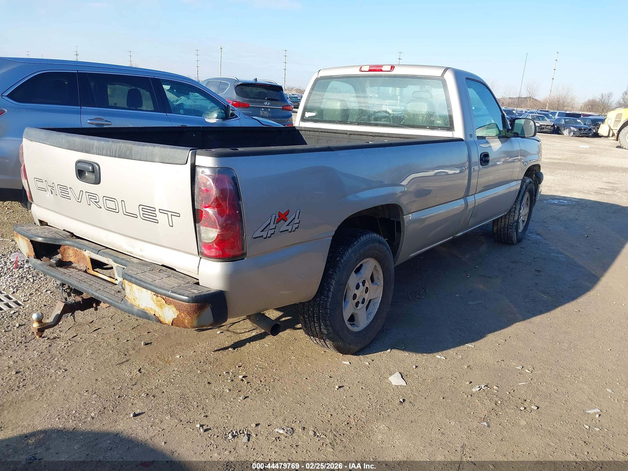 CHEVROLET SILVERADO image 4