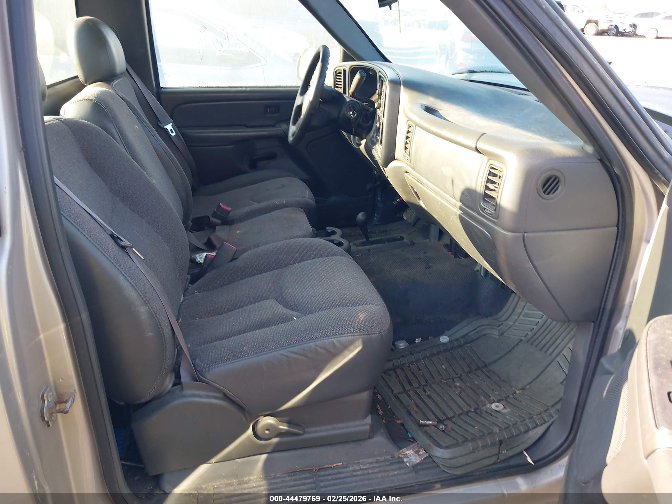CHEVROLET SILVERADO image 5