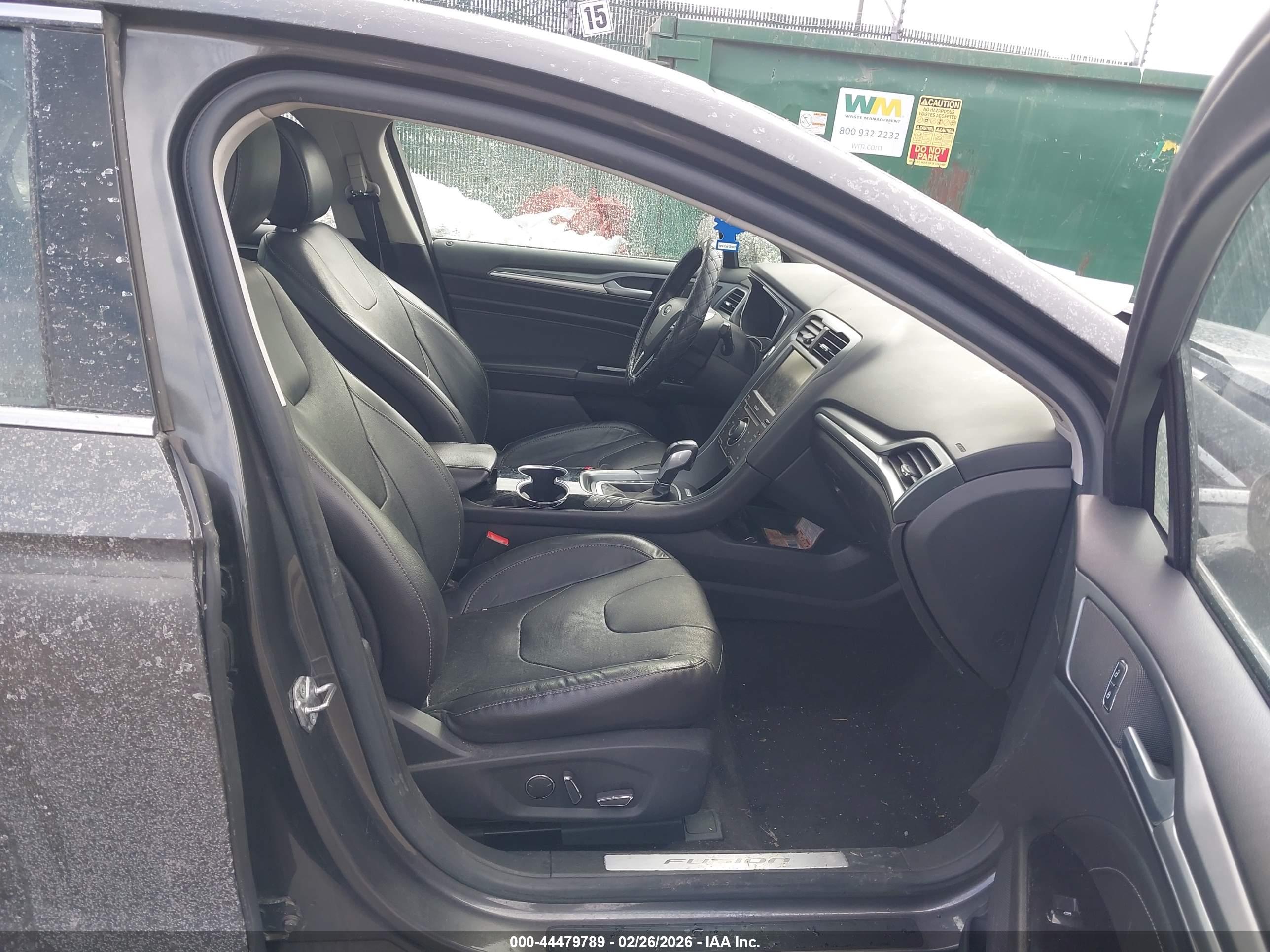 FORD FUSION image 5