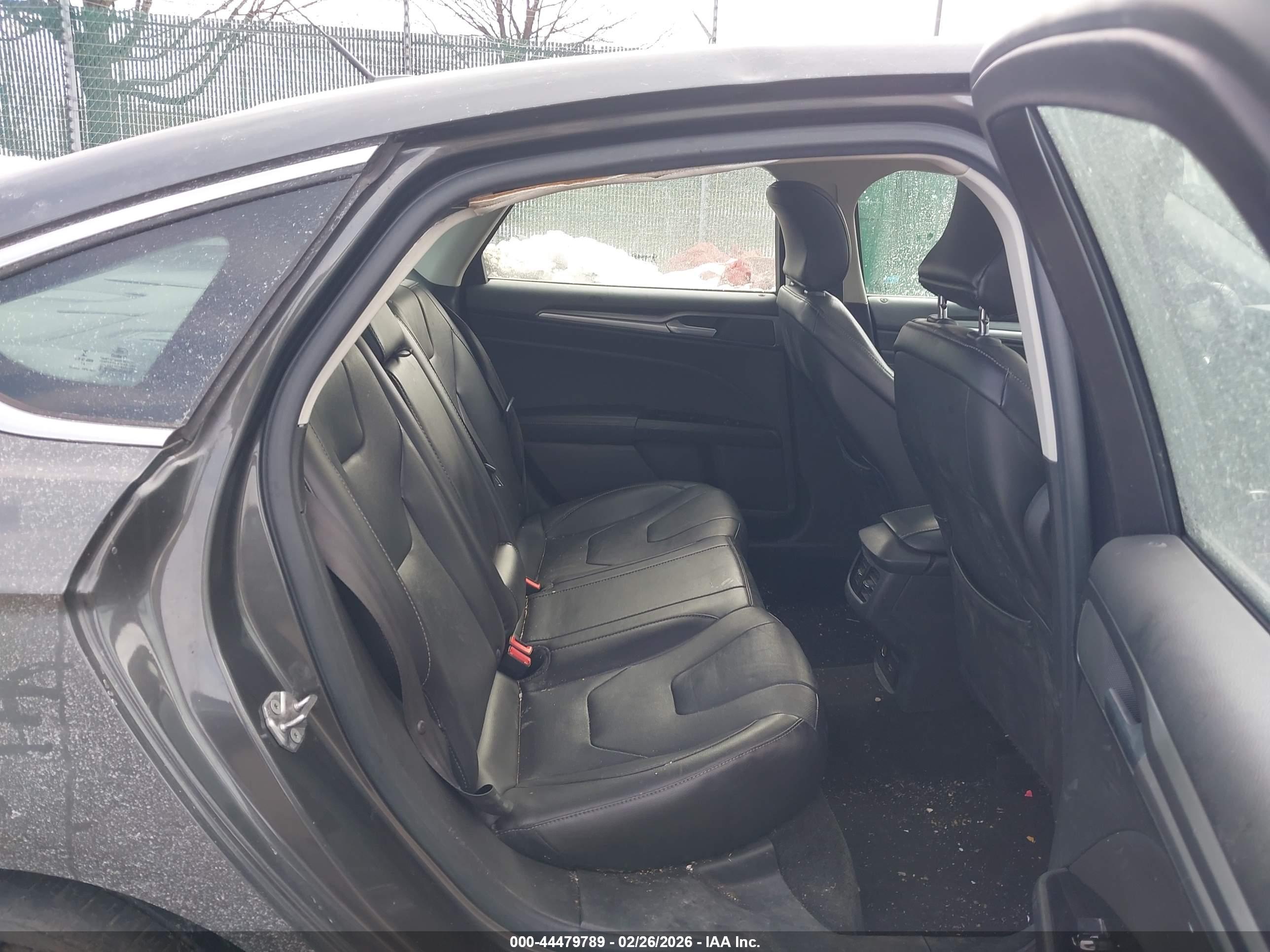 FORD FUSION image 8