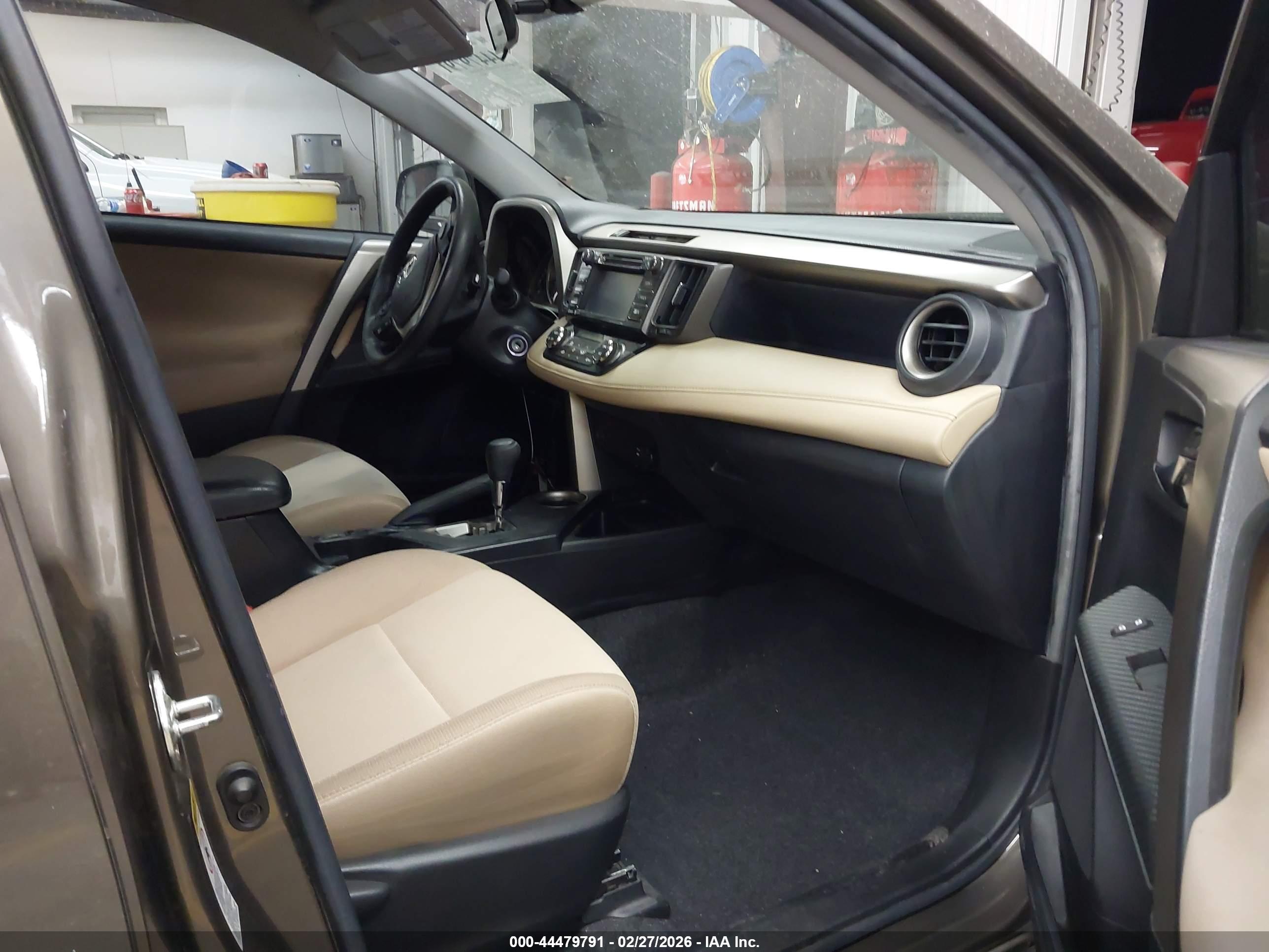 TOYOTA RAV4 image 5