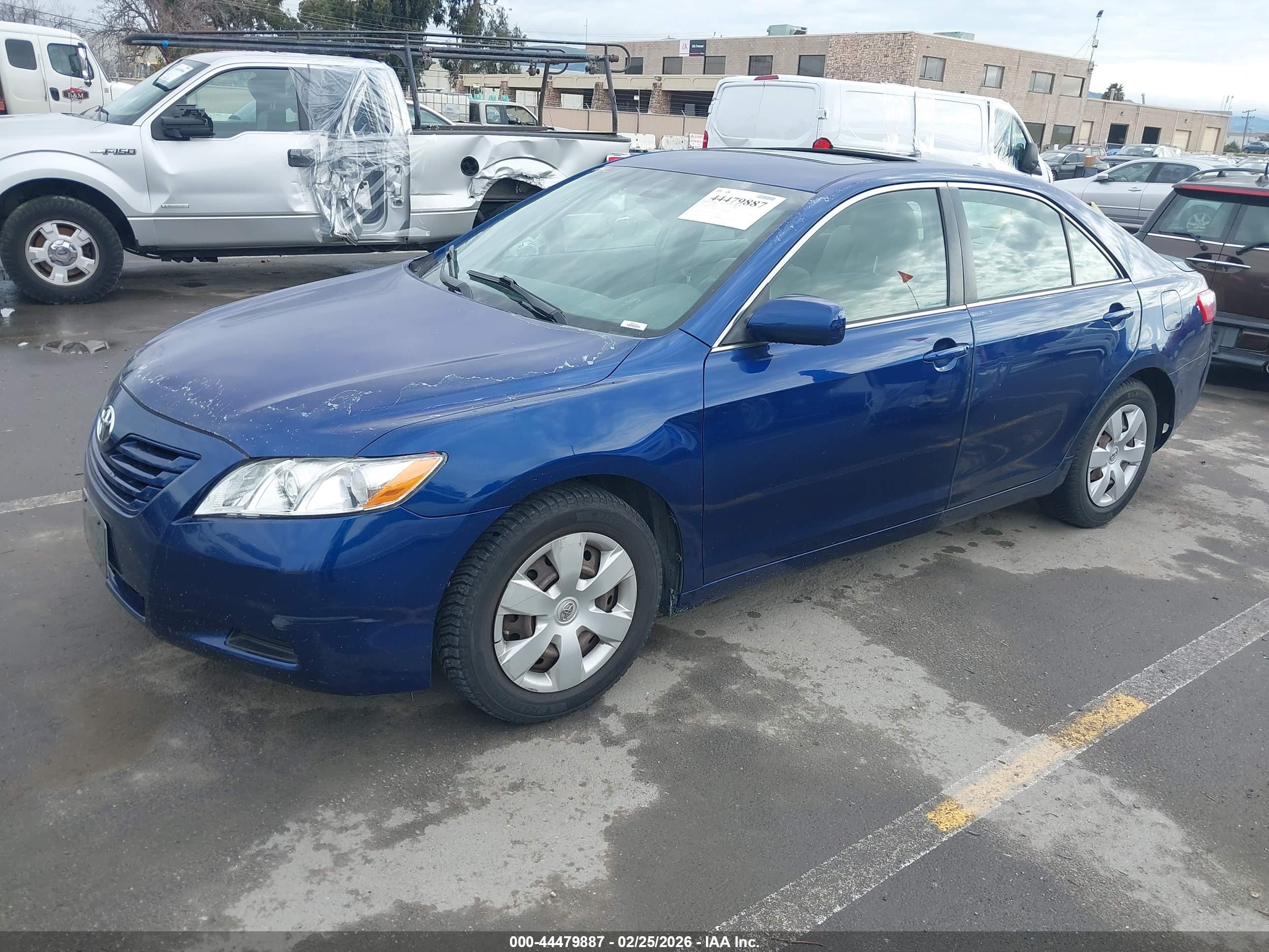 TOYOTA CAMRY image 2