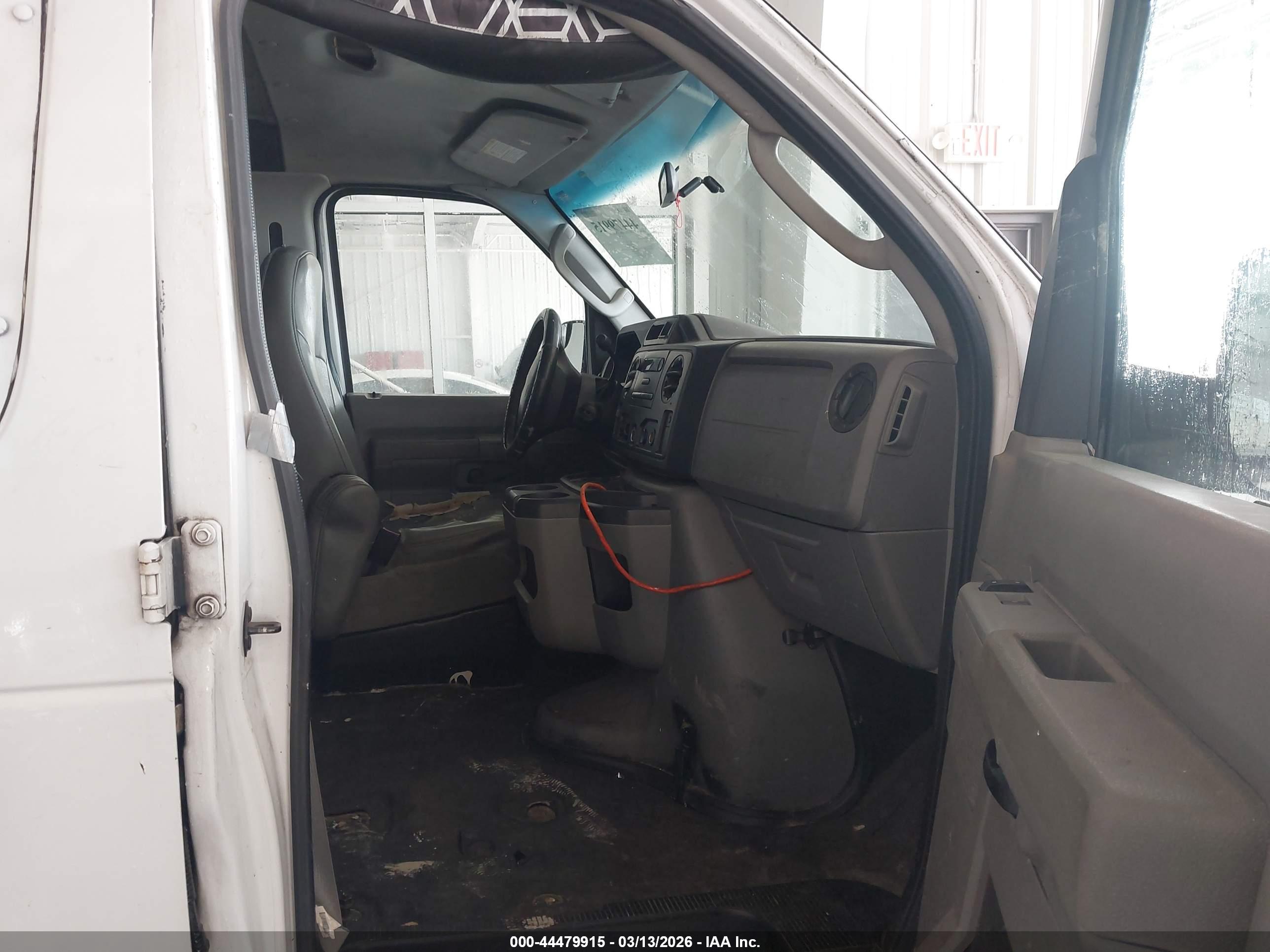 FORD E-250 image 5