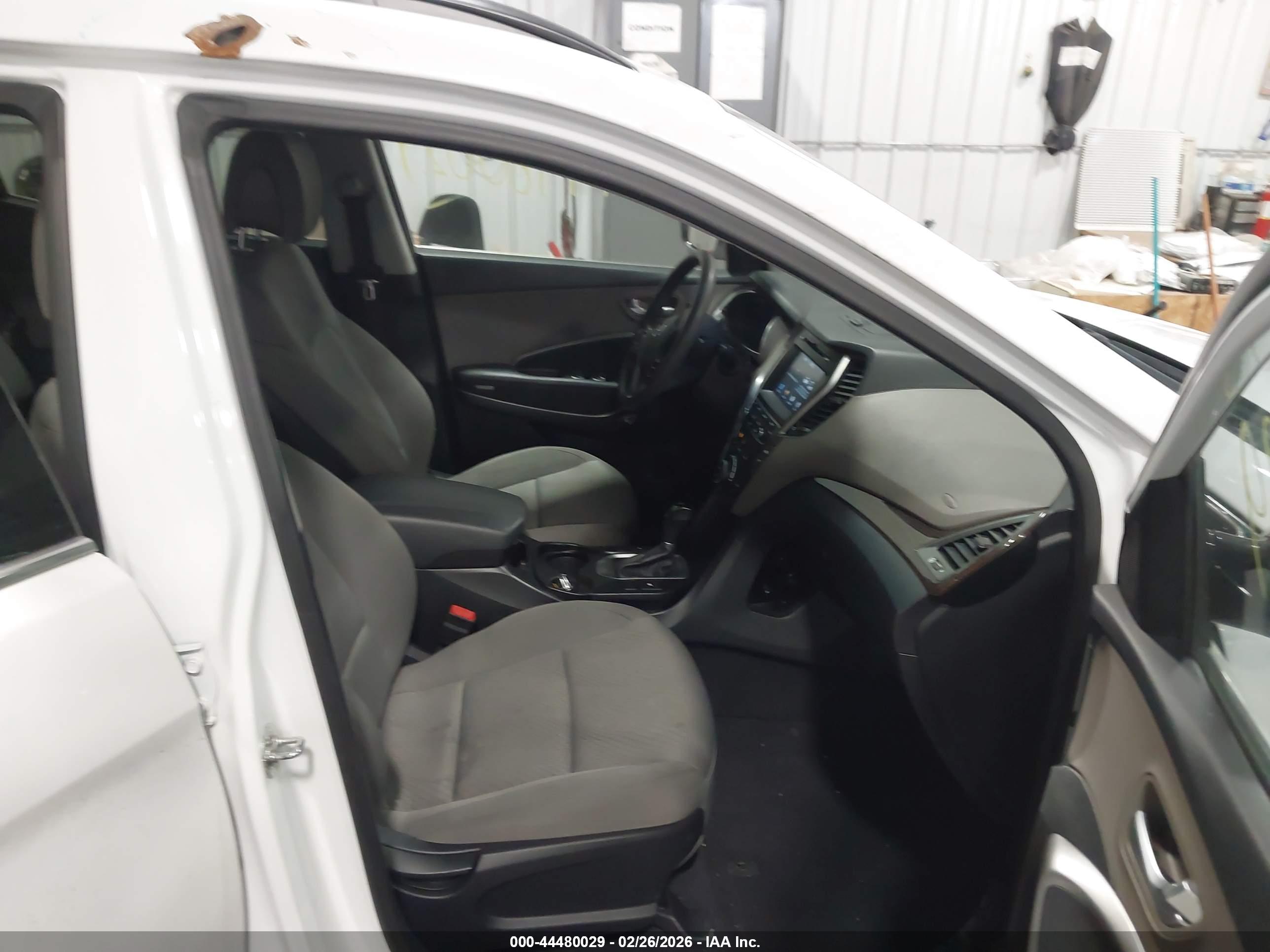 HYUNDAI SANTA image 5