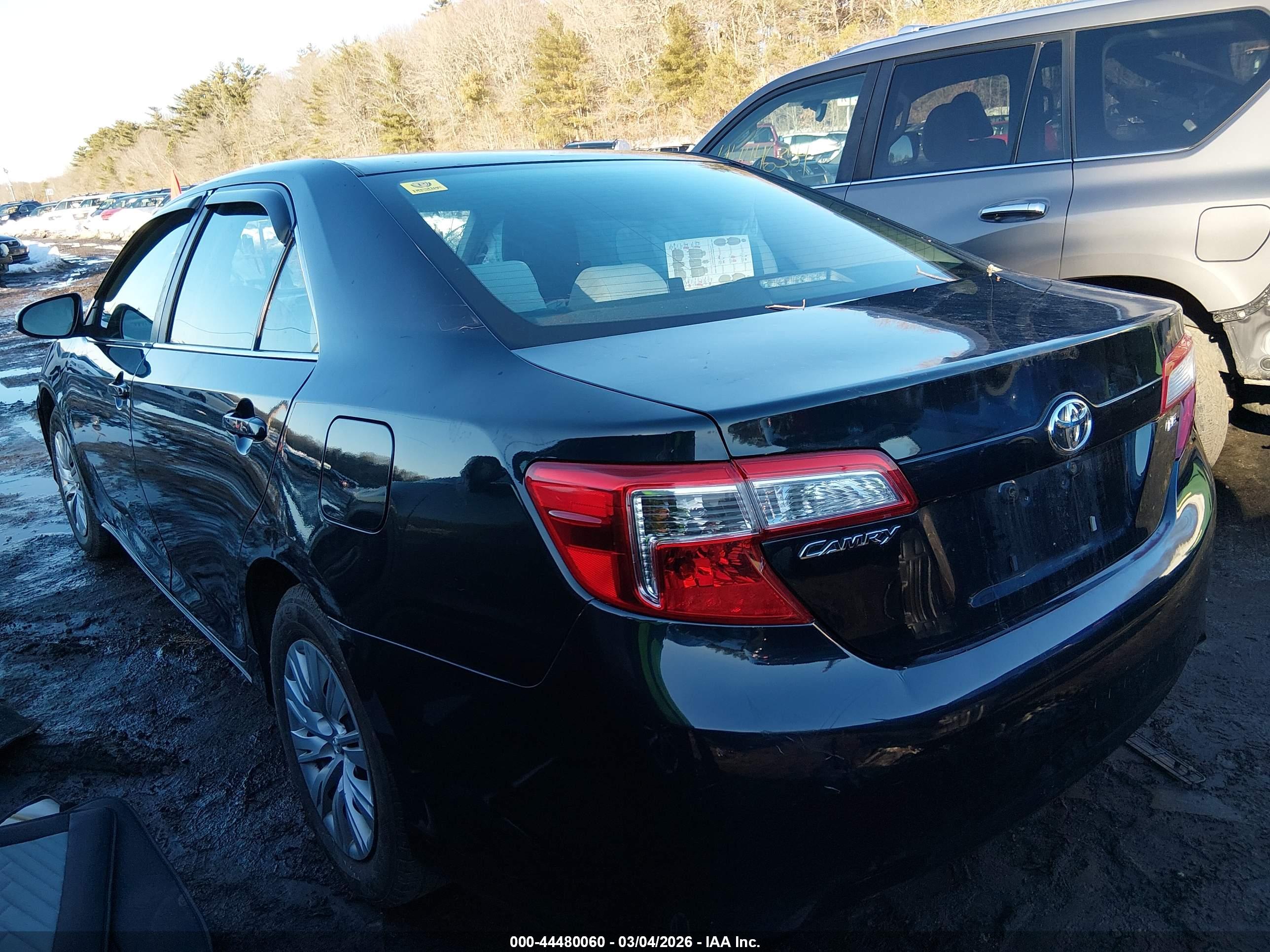 TOYOTA CAMRY image 3