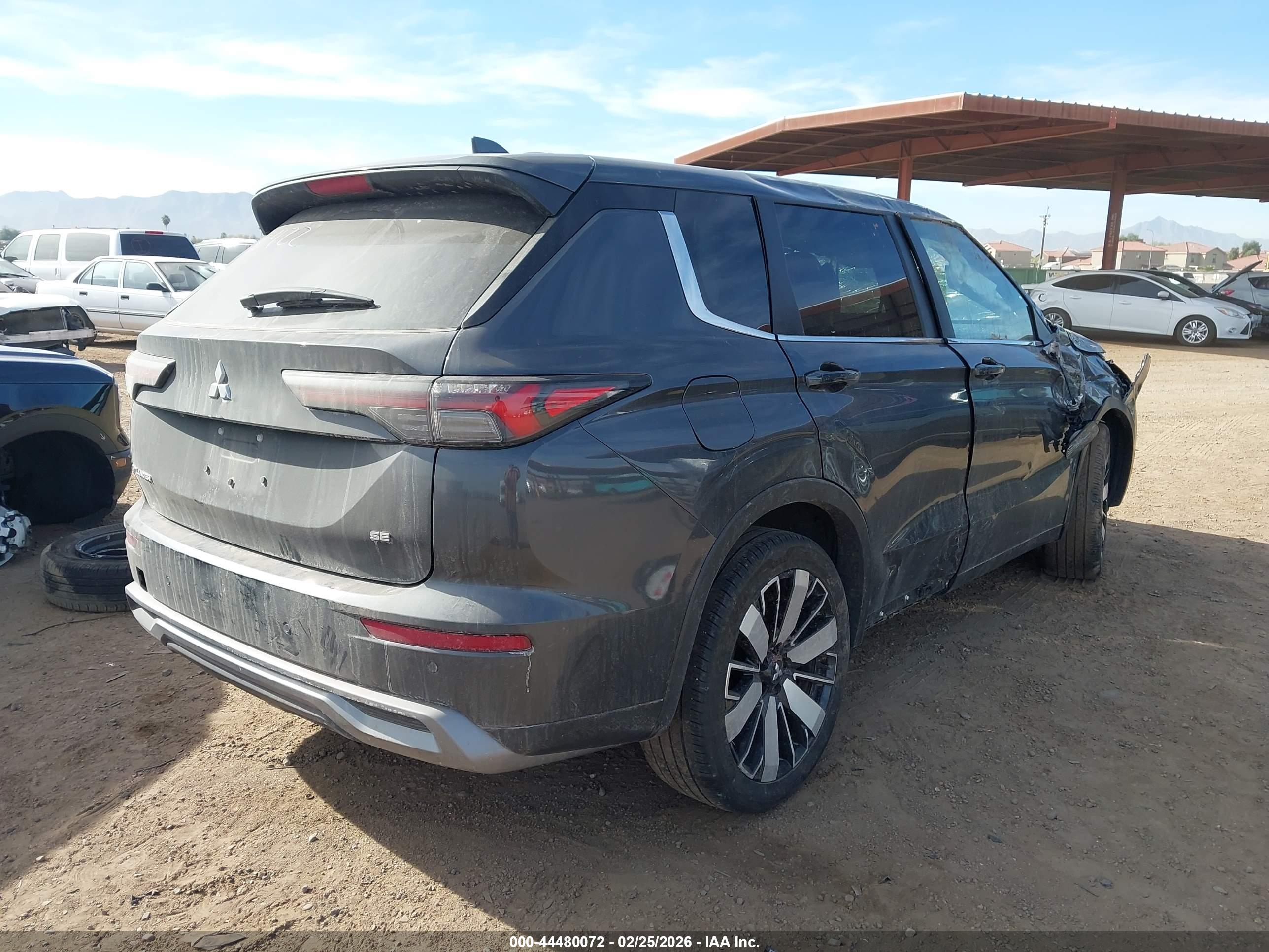 MITSUBISHI OUTLANDER image 4