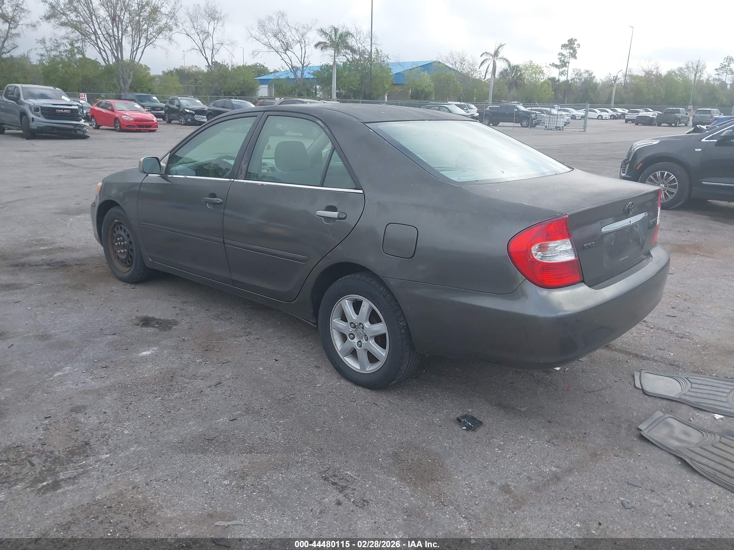 TOYOTA CAMRY image 3