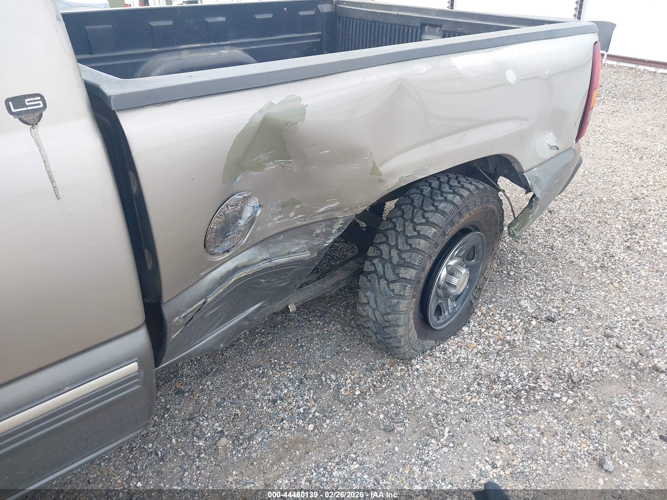 CHEVROLET SILVERADO image 6
