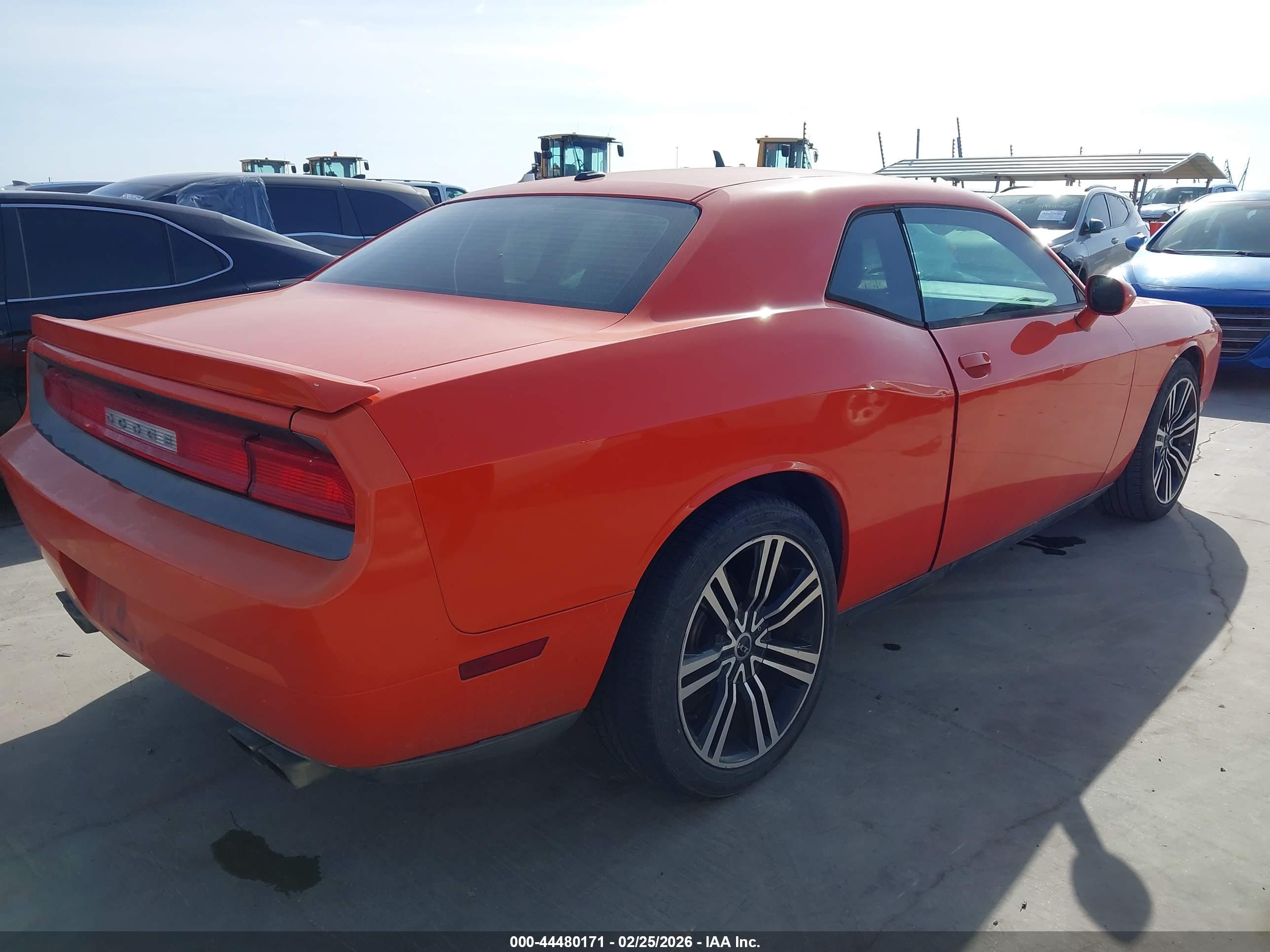 DODGE CHALLENGER image 4