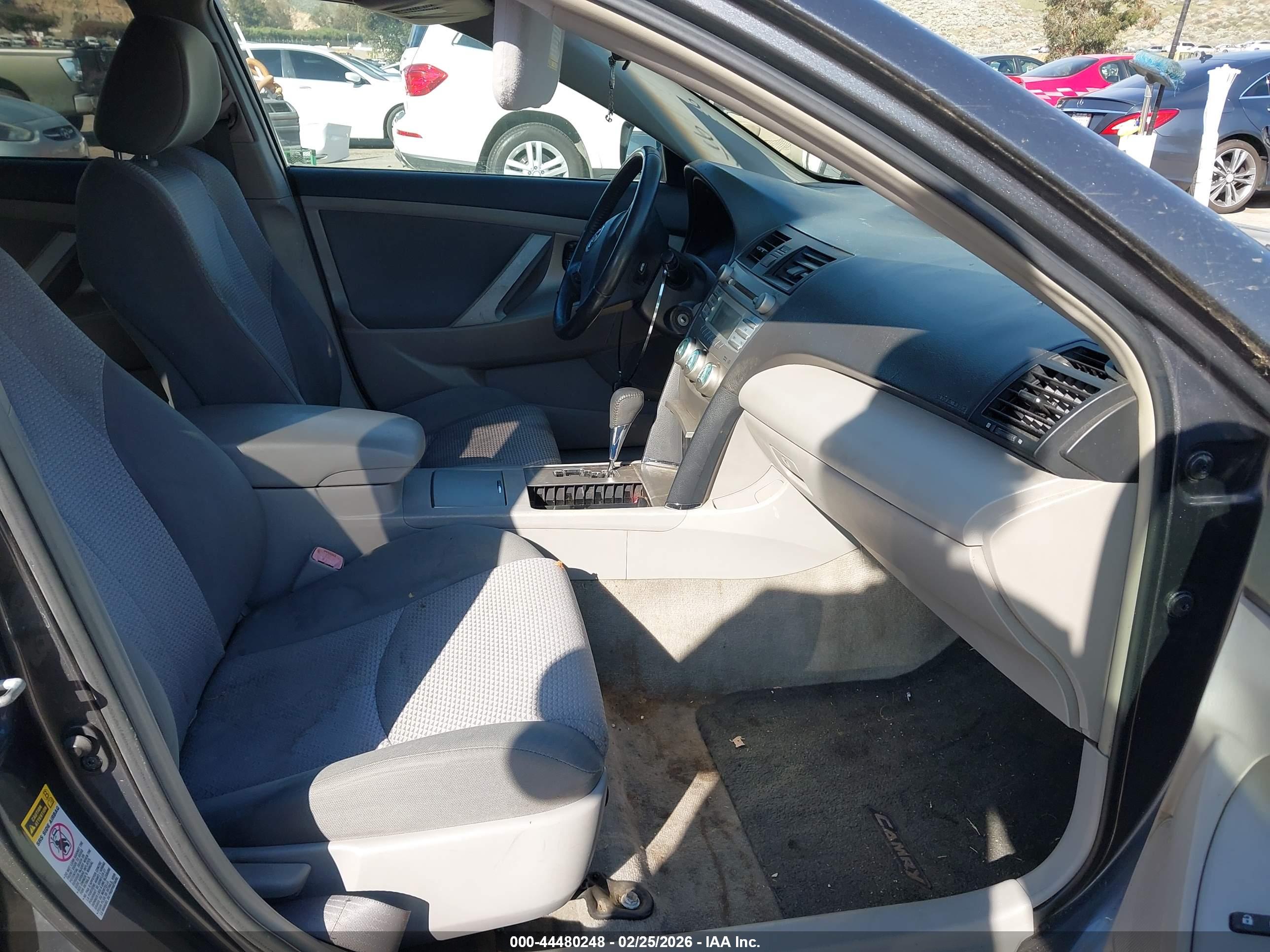 TOYOTA CAMRY image 5