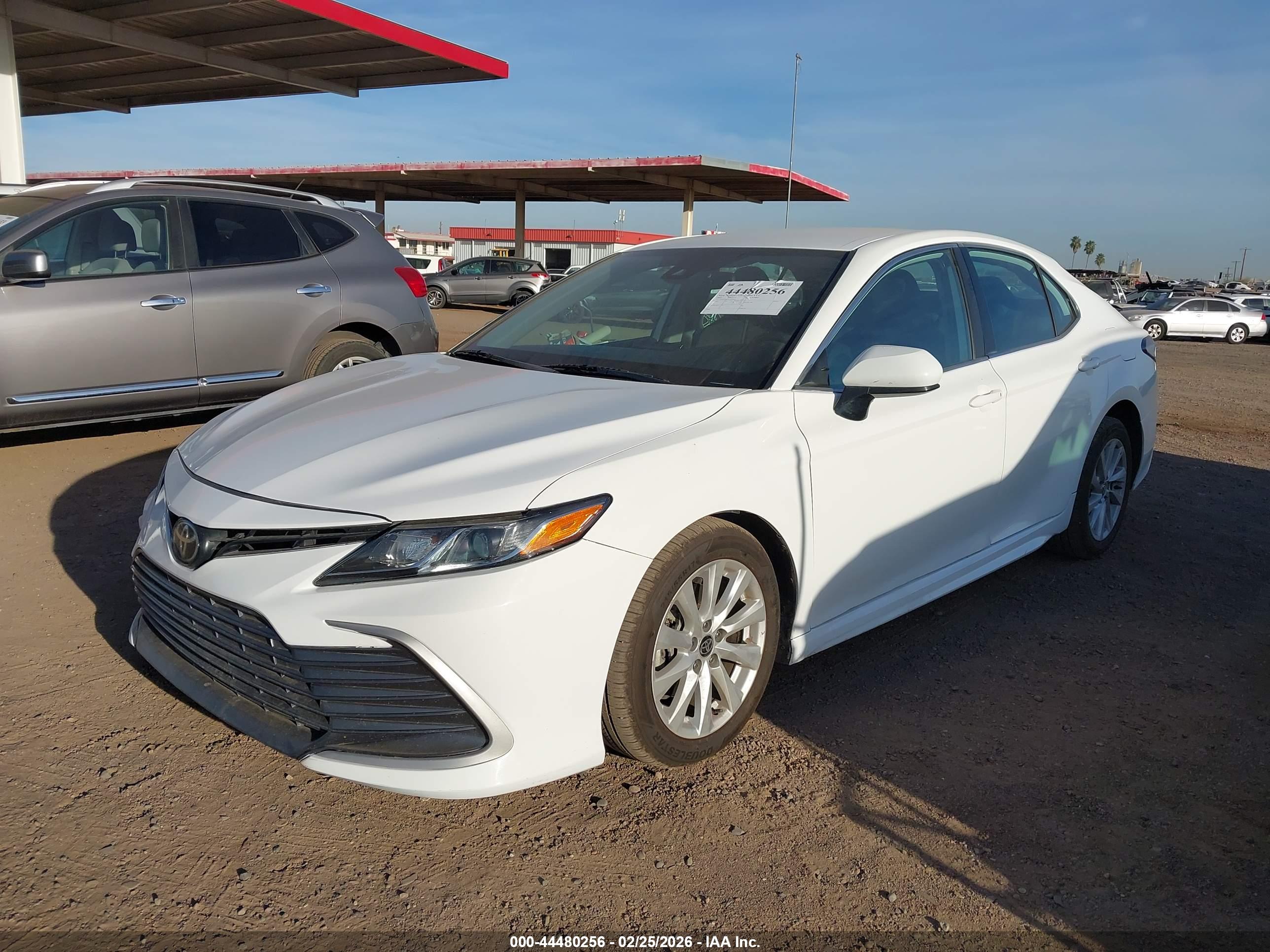 TOYOTA CAMRY image 2