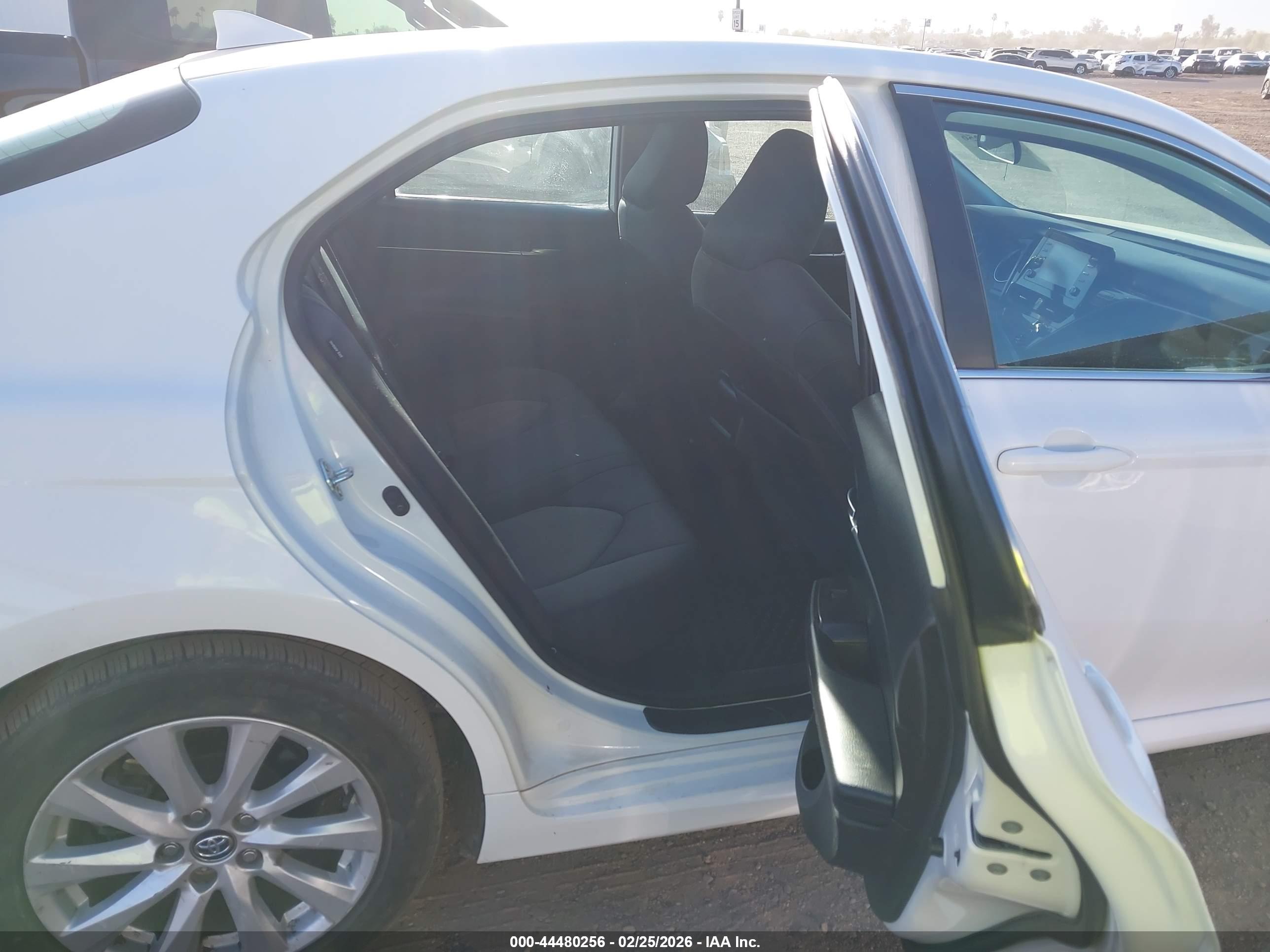 TOYOTA CAMRY image 8