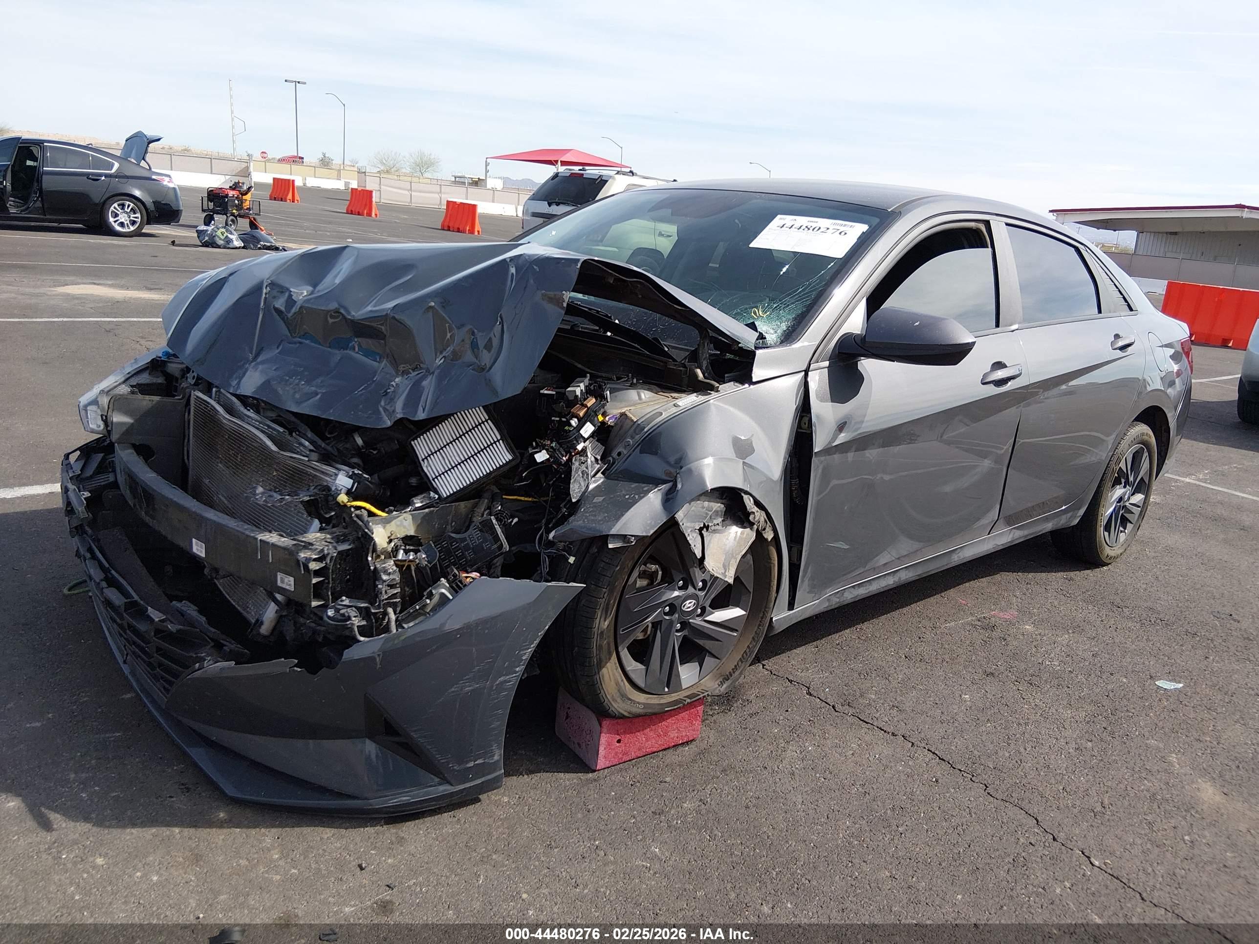 HYUNDAI ELANTRA image 2