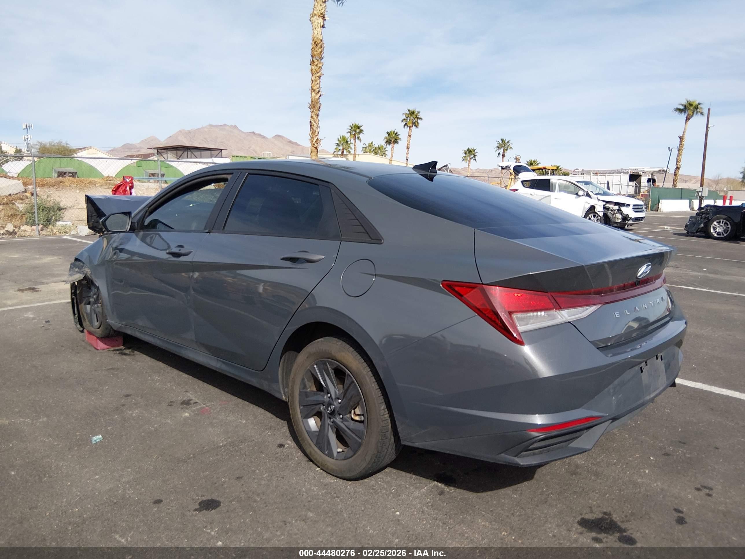 HYUNDAI ELANTRA image 3