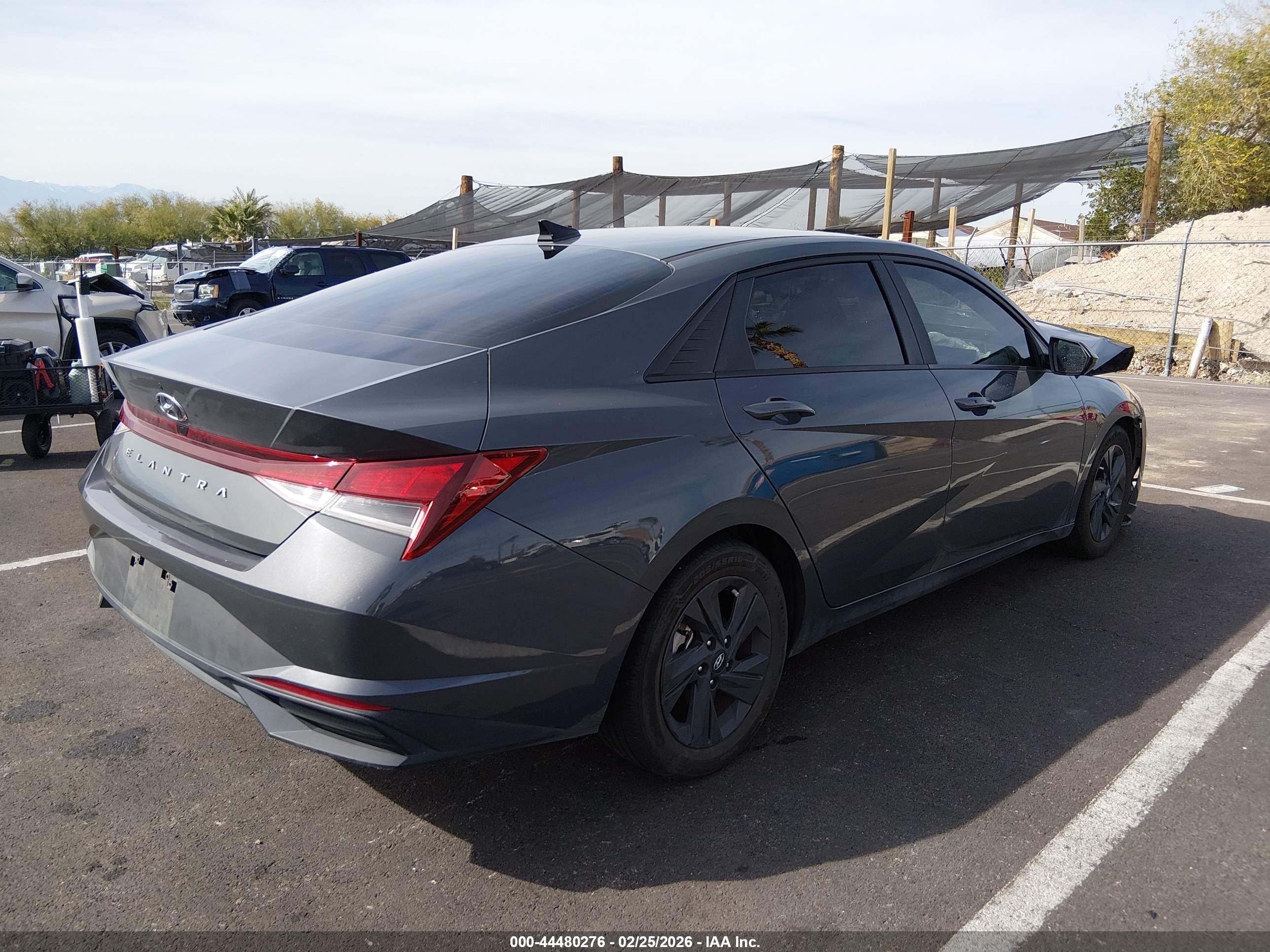 HYUNDAI ELANTRA image 4