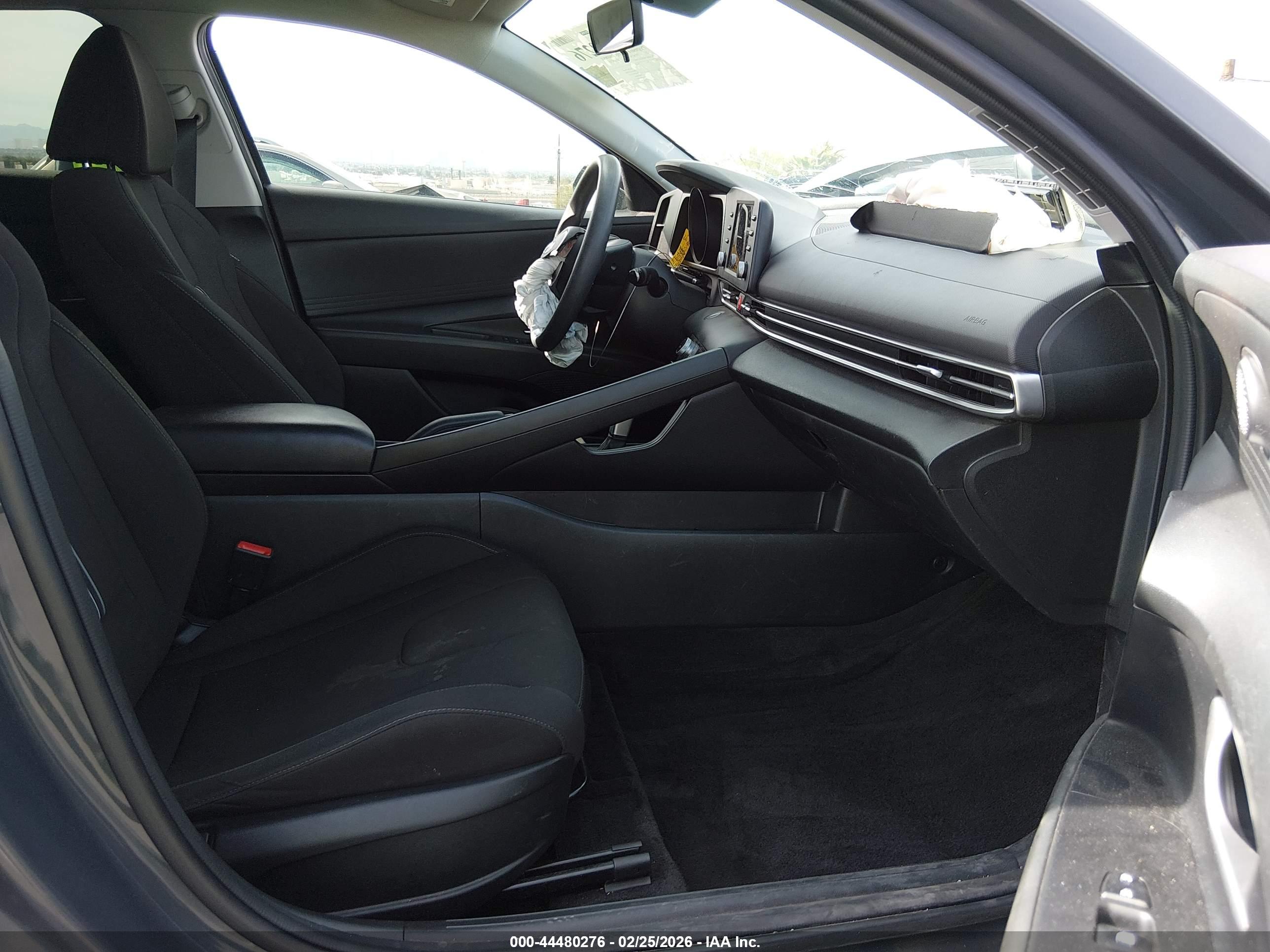 HYUNDAI ELANTRA image 5